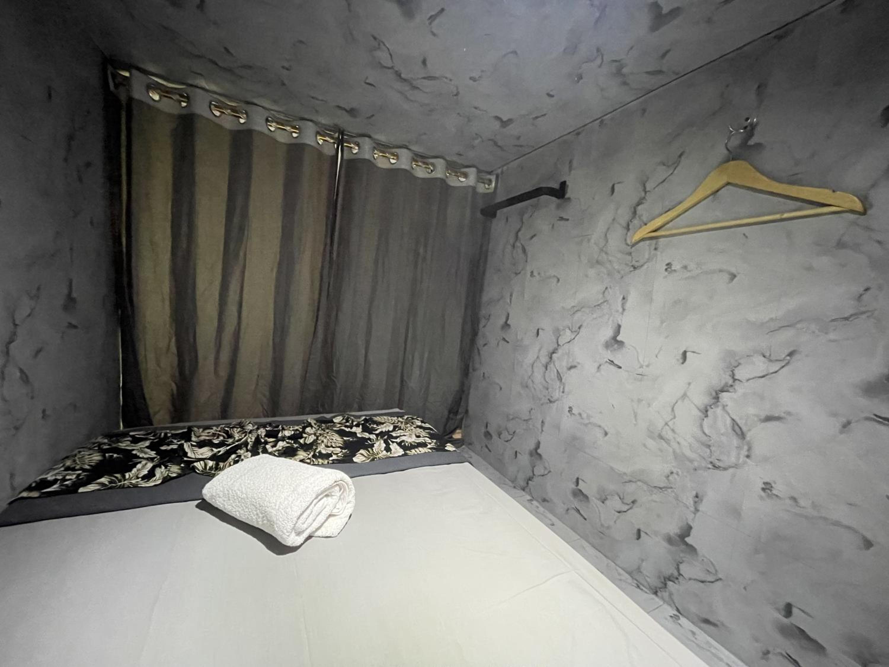 Bed in 10-Bed Mixed Dormitory Room photo 1