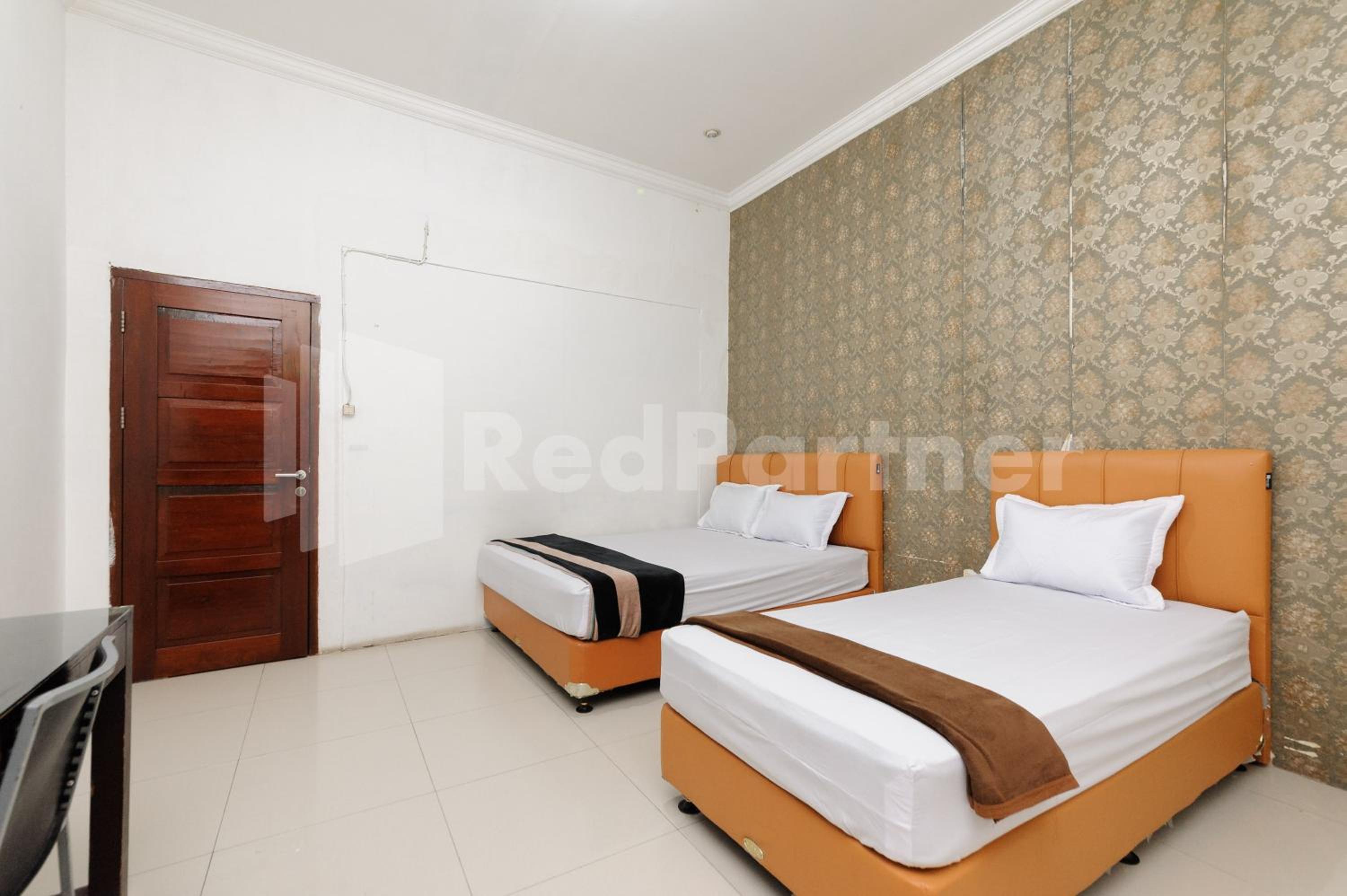 Family Room - Photo 2