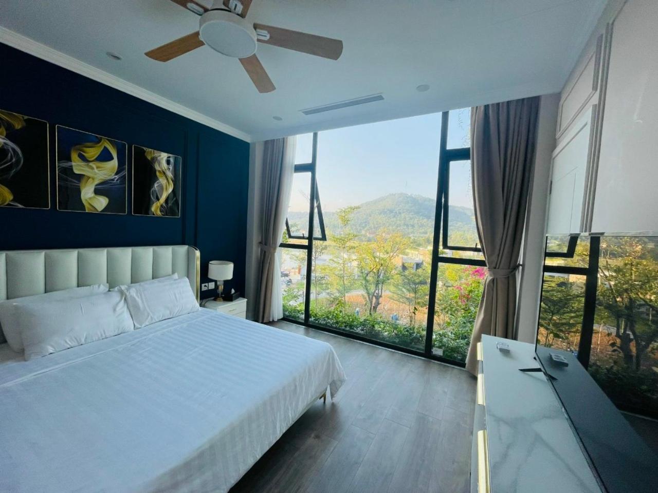 Three-Bedroom Villa photo 1