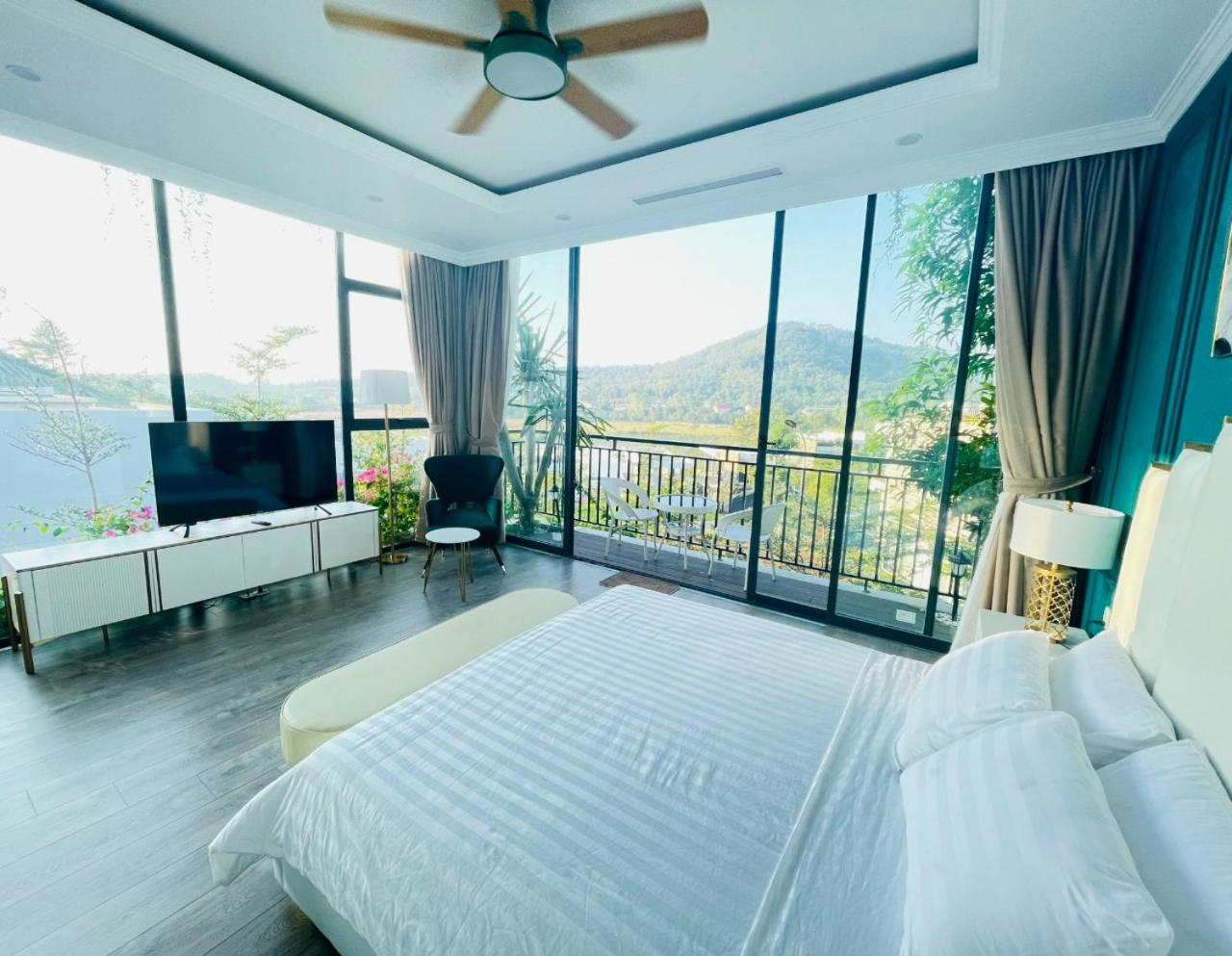 Three-Bedroom Villa photo 2
