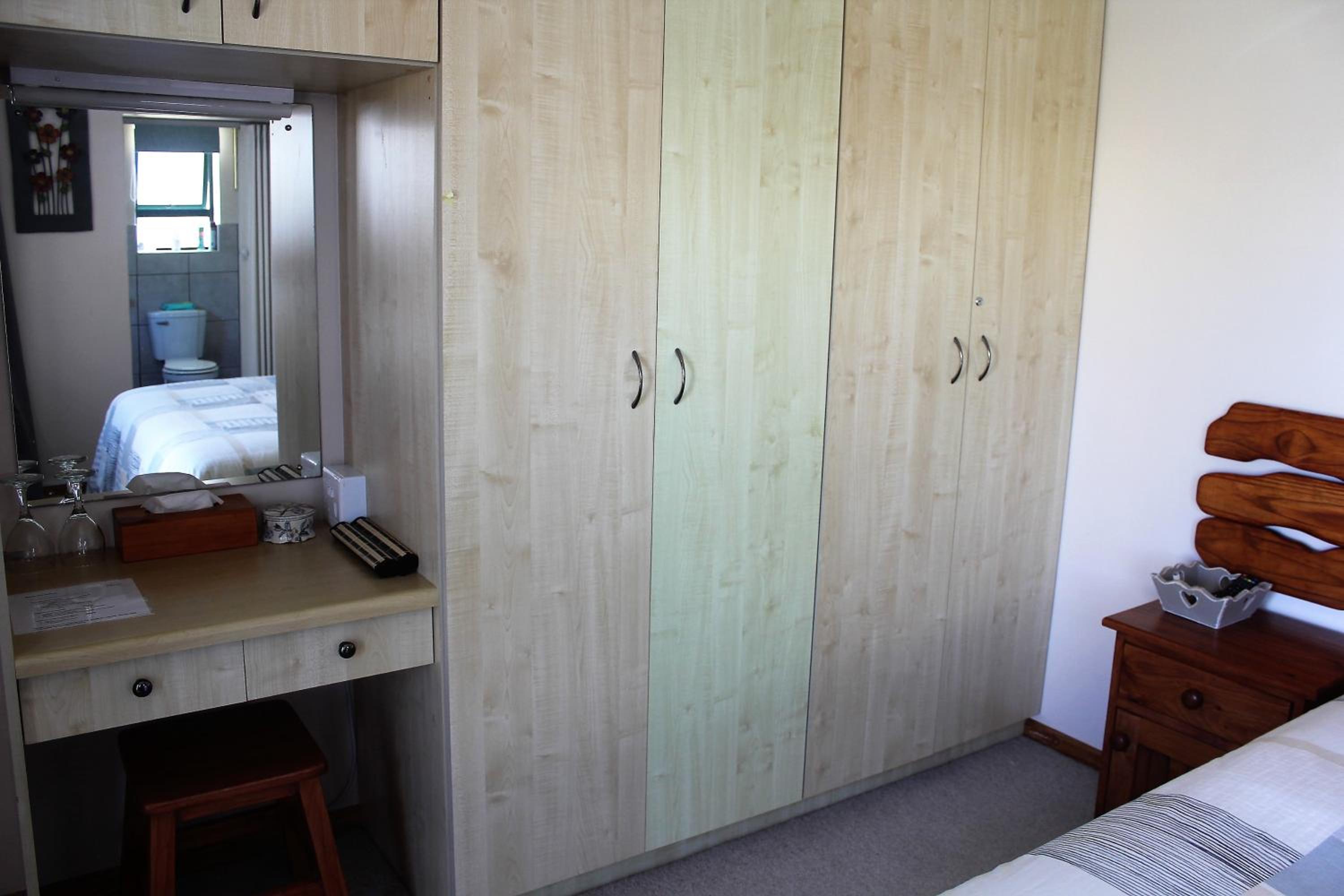 King Room with Garden View - Photo 9