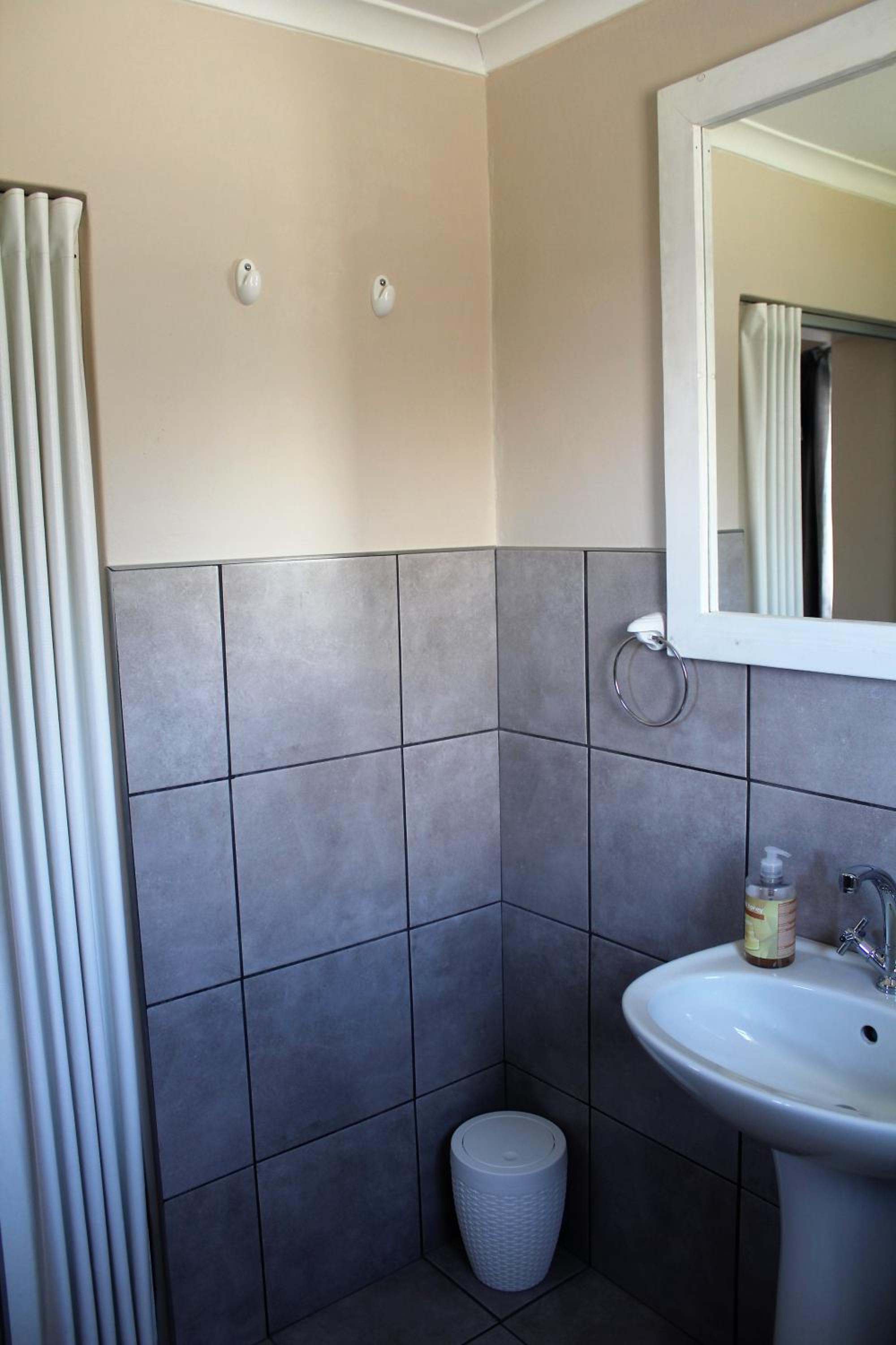 King Room with Garden View - Photo 4