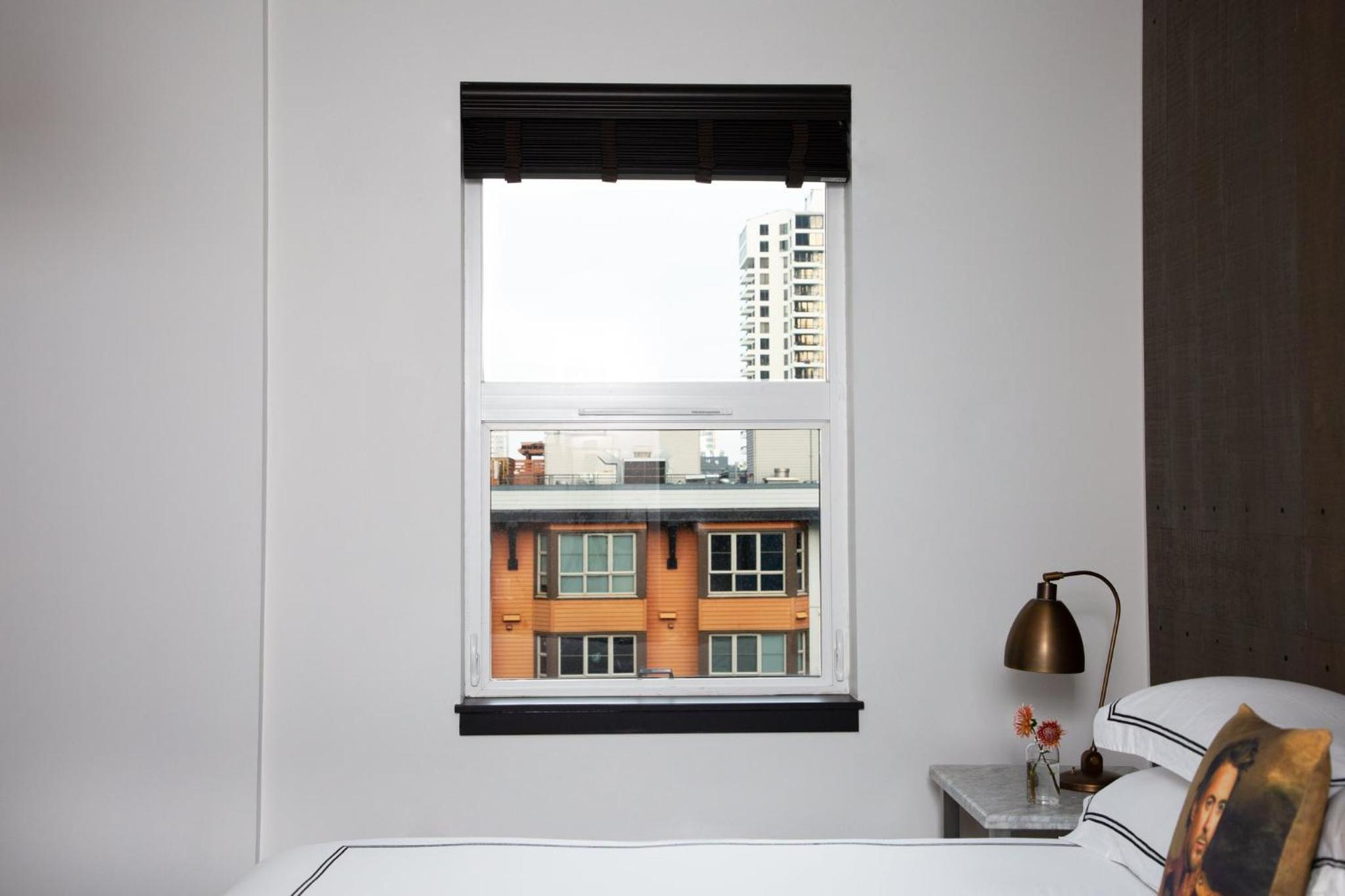 Premium King Room with City View