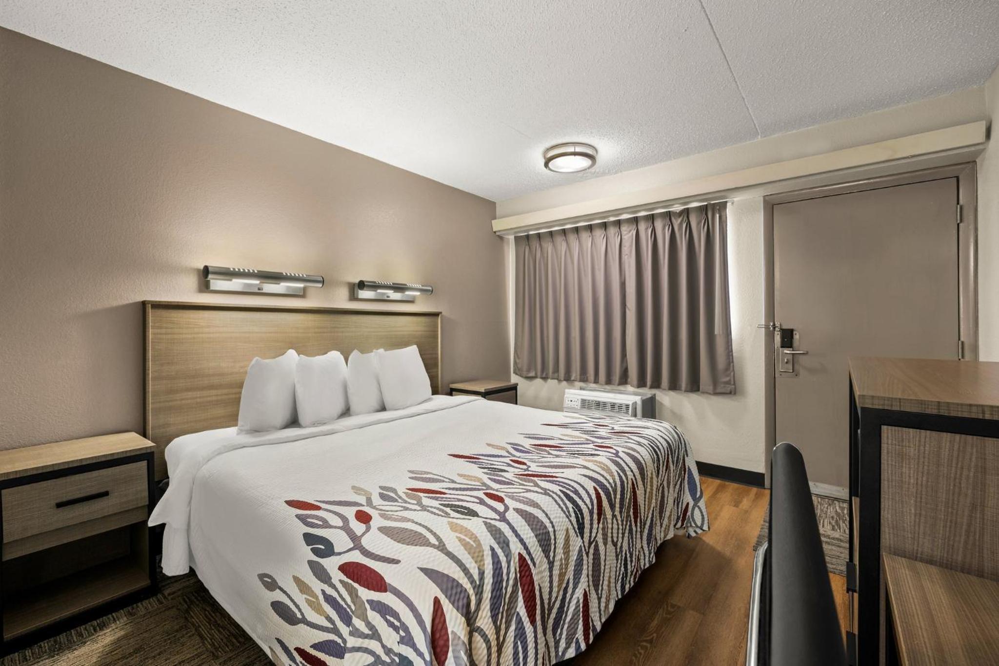 Deluxe King Room Non-Smoking - Photo 8
