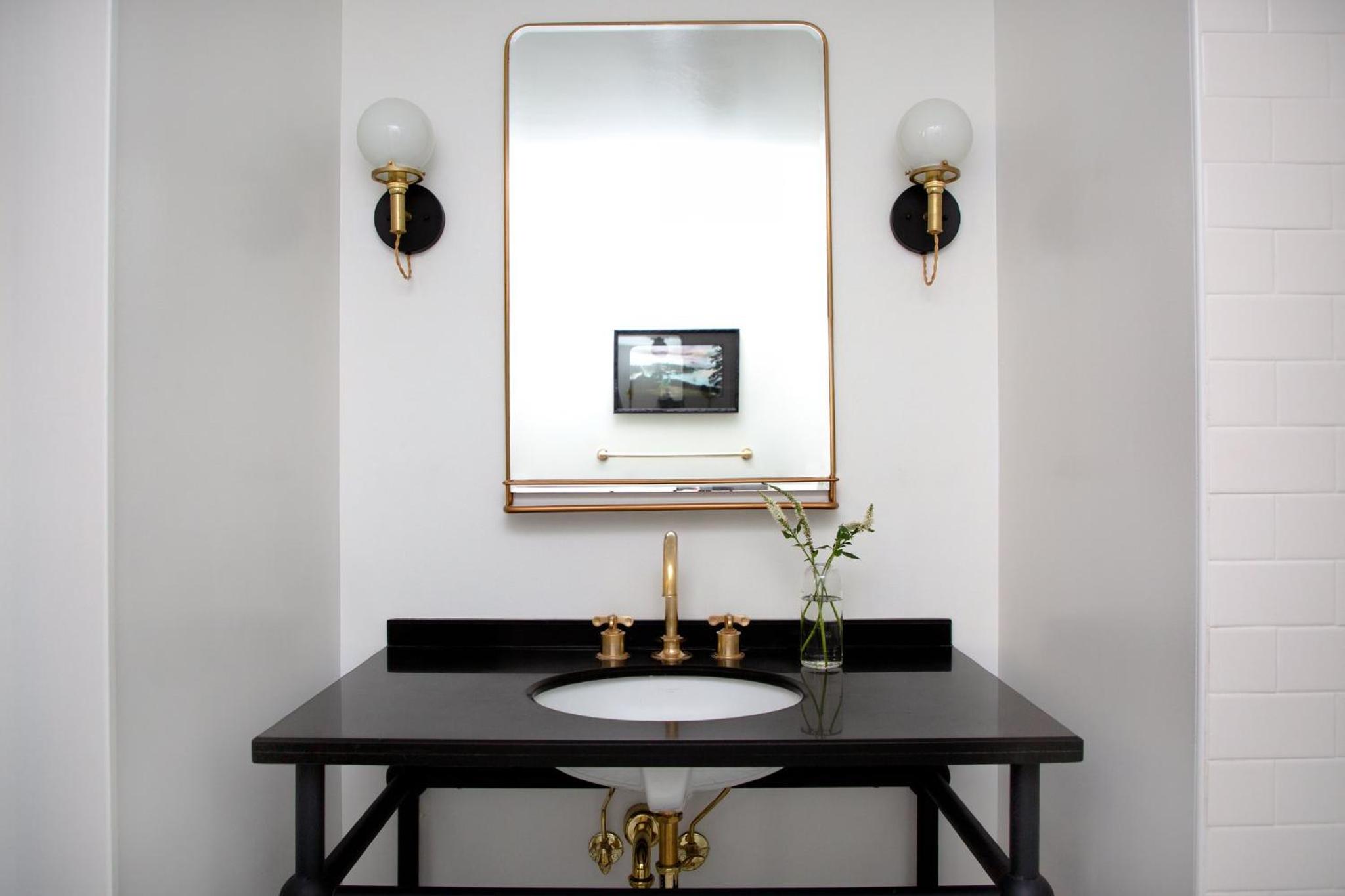 King Room thumbnail 6