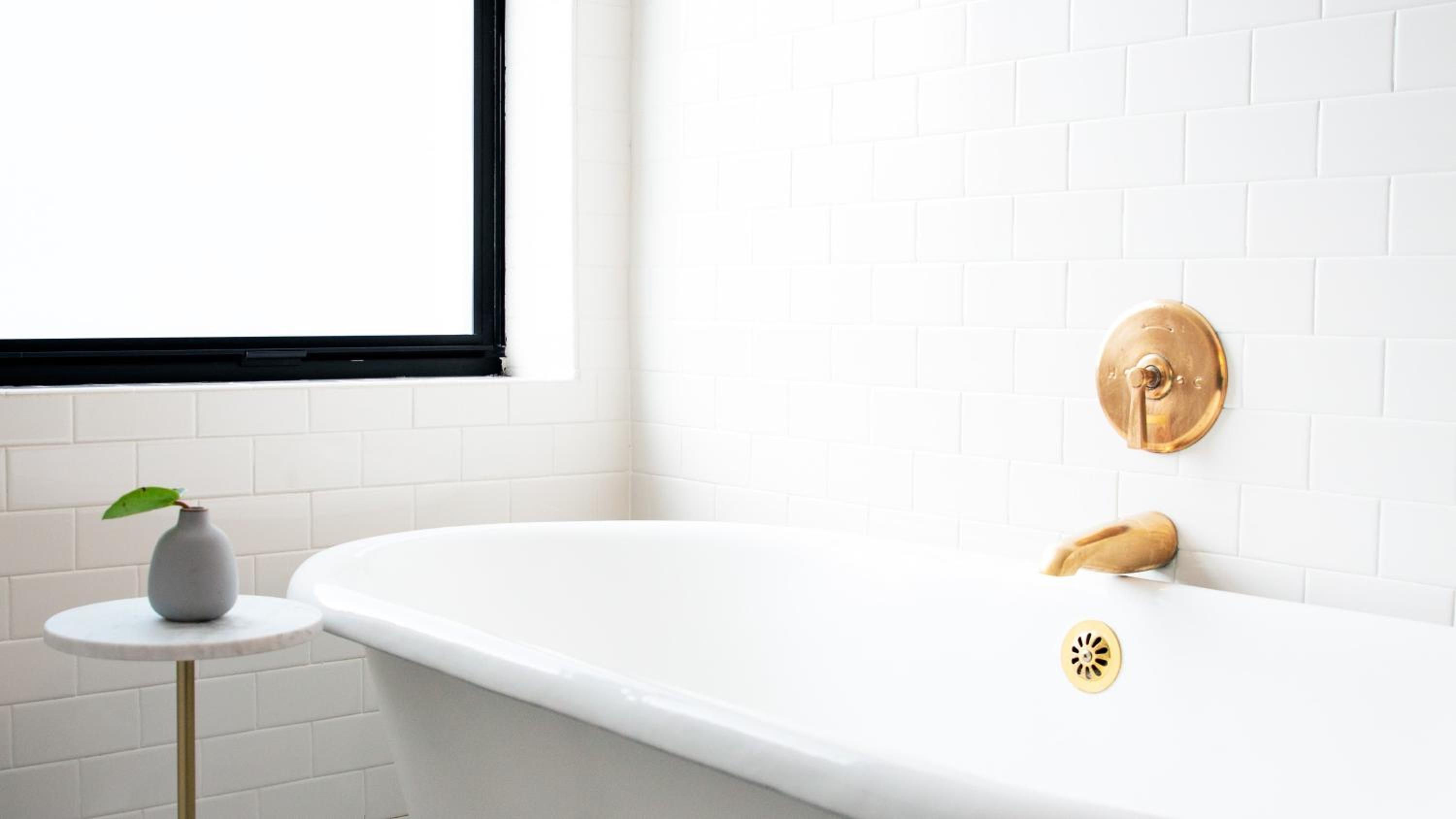 One-Bedroom King Spa Suite thumbnail 6