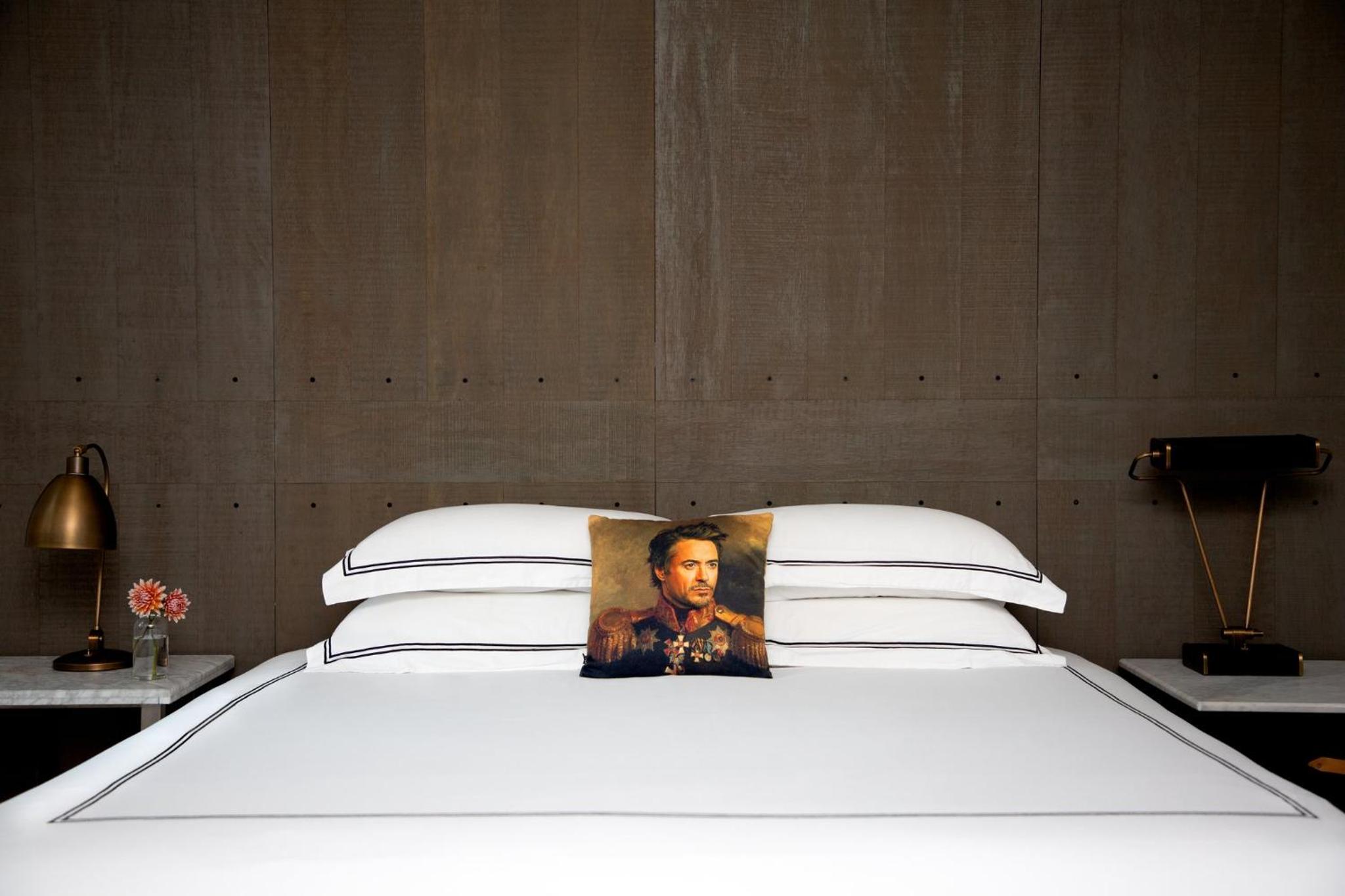 Premium King Room with City View