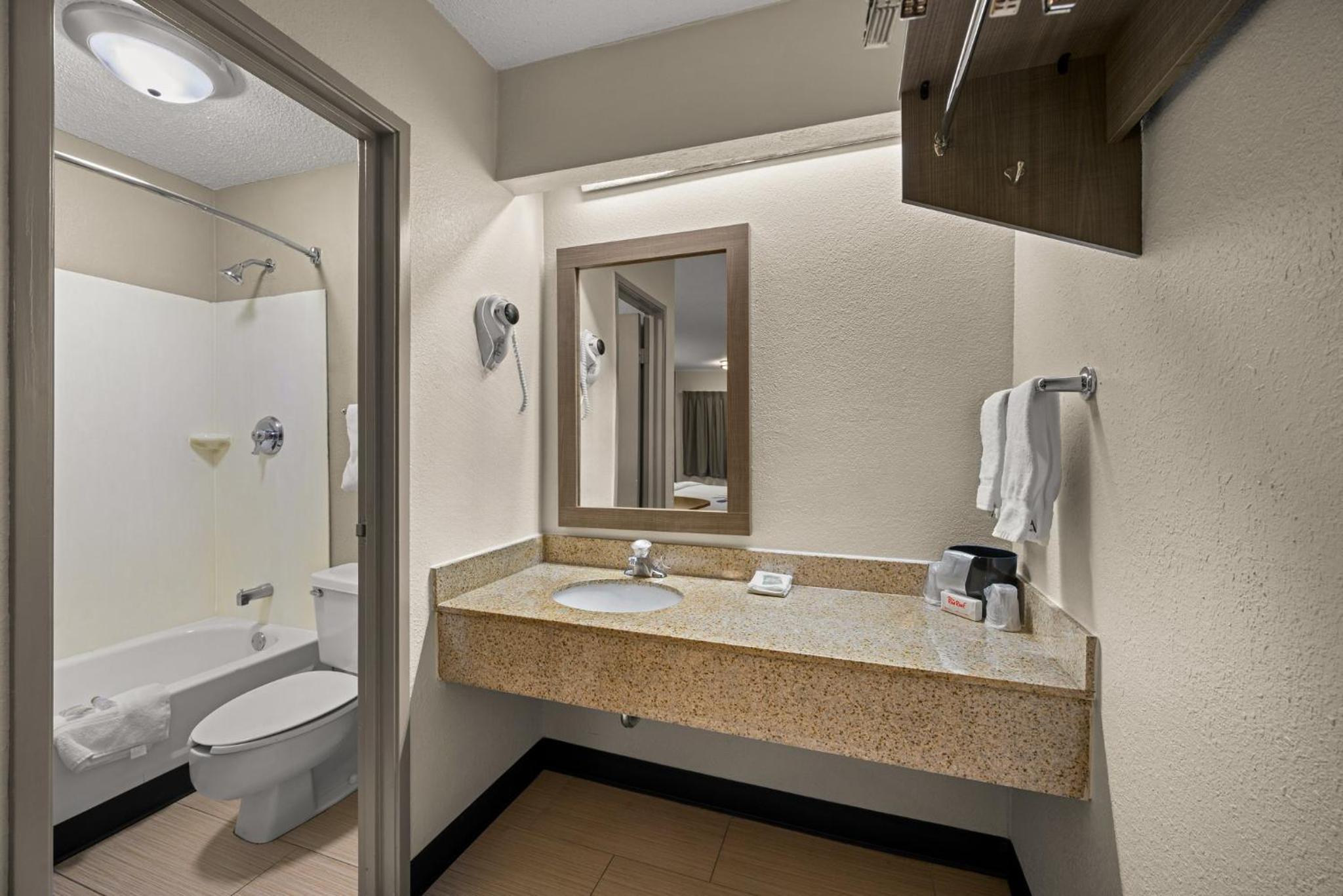 Deluxe Room with Two Double Beds Non-Smoking - Photo 5