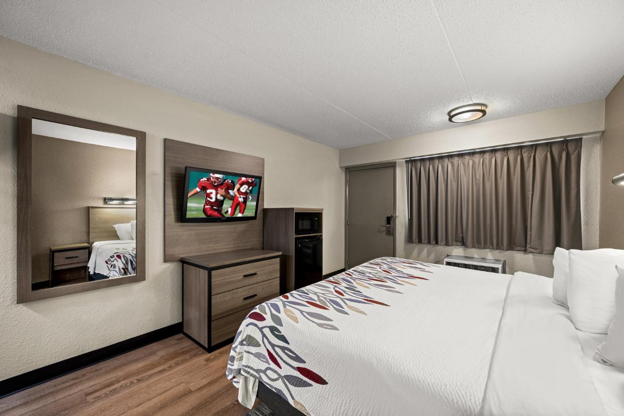 Deluxe King Room Disability Access Non-Smoking - Photo 6