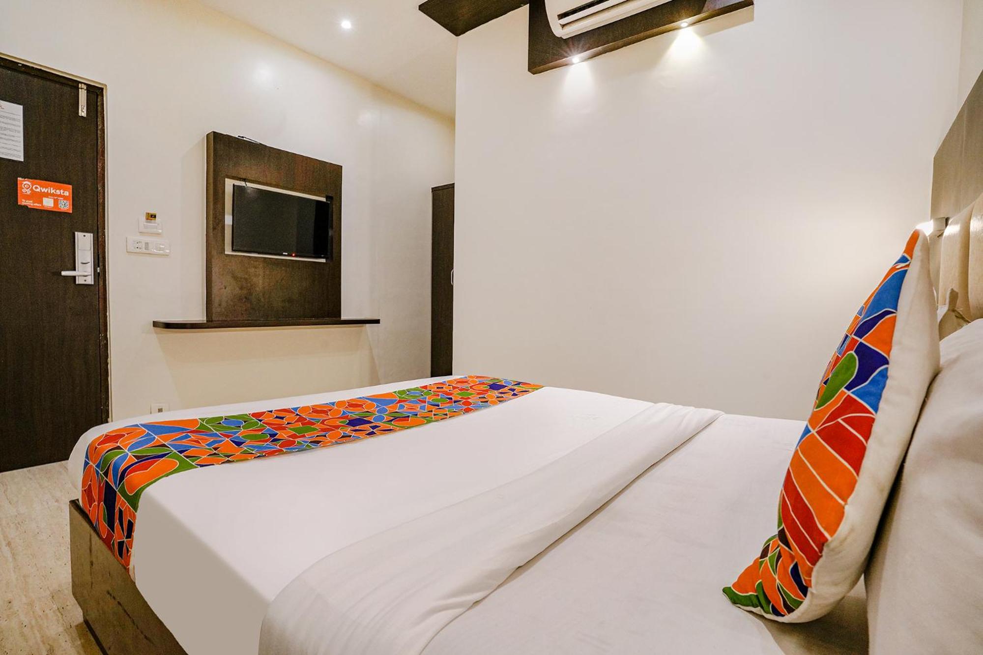 Deluxe Room - Photo 3