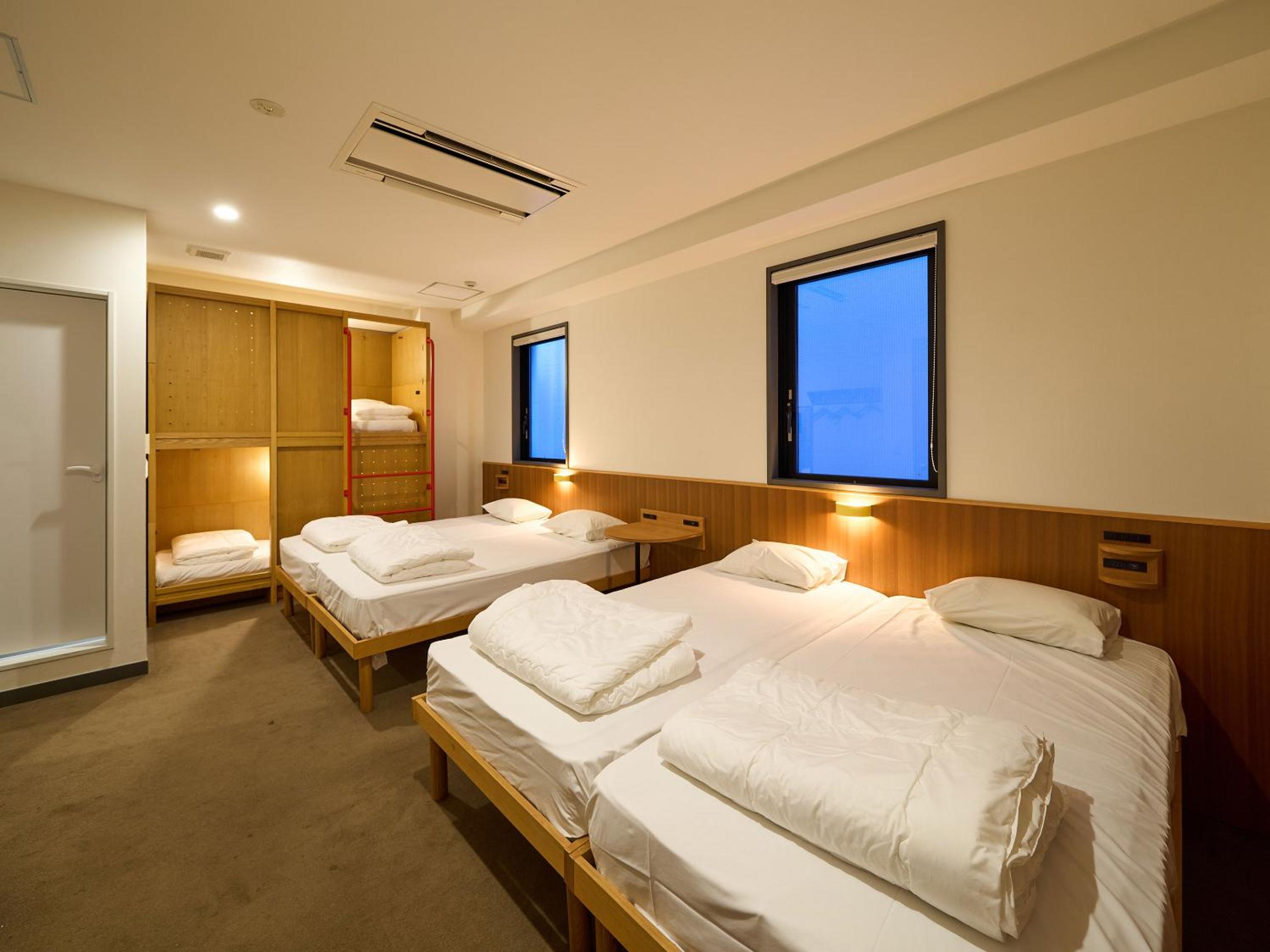 Family Room with Private Bathroom photo 1