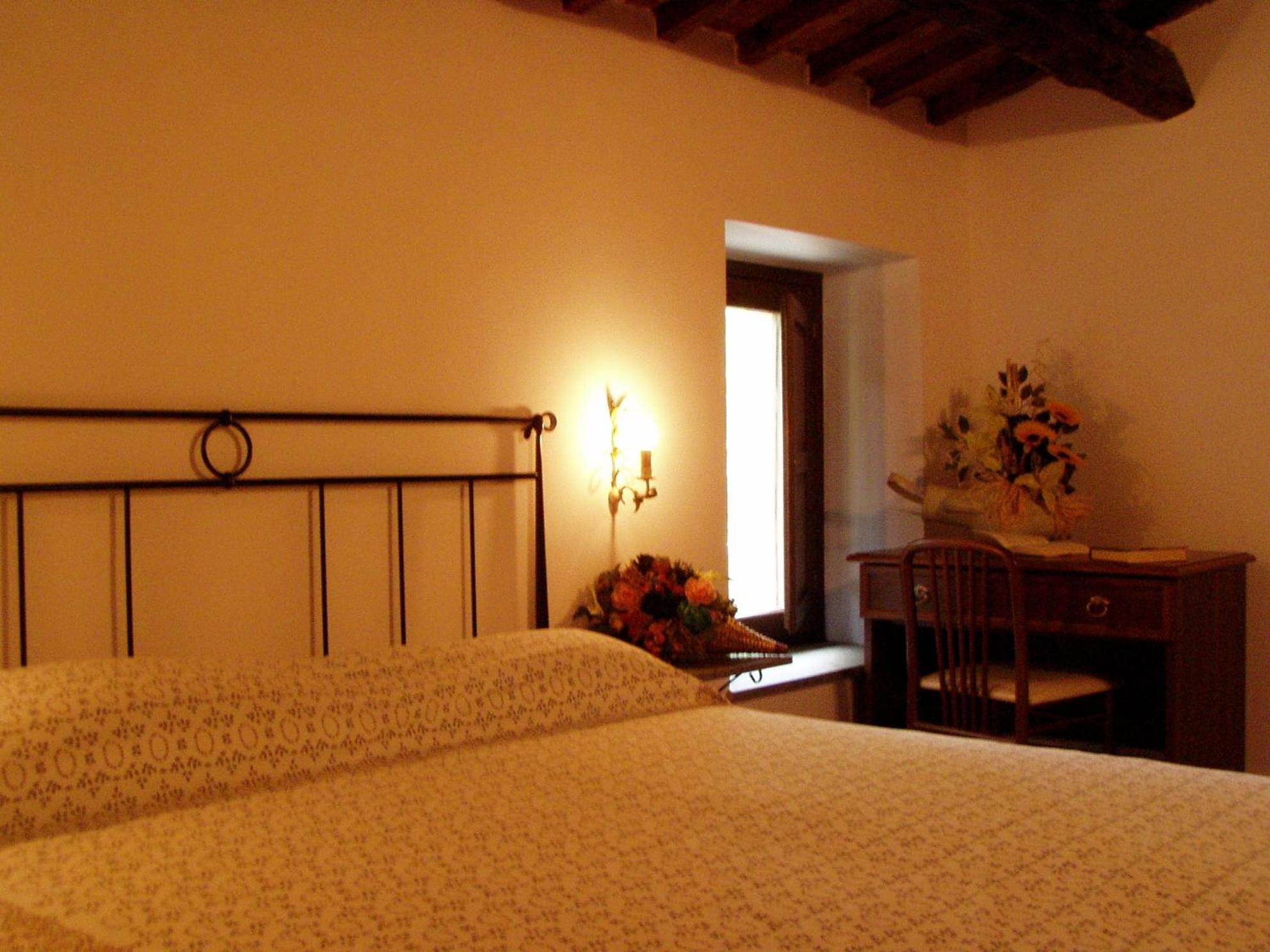 Five-Bedroom House photo 1