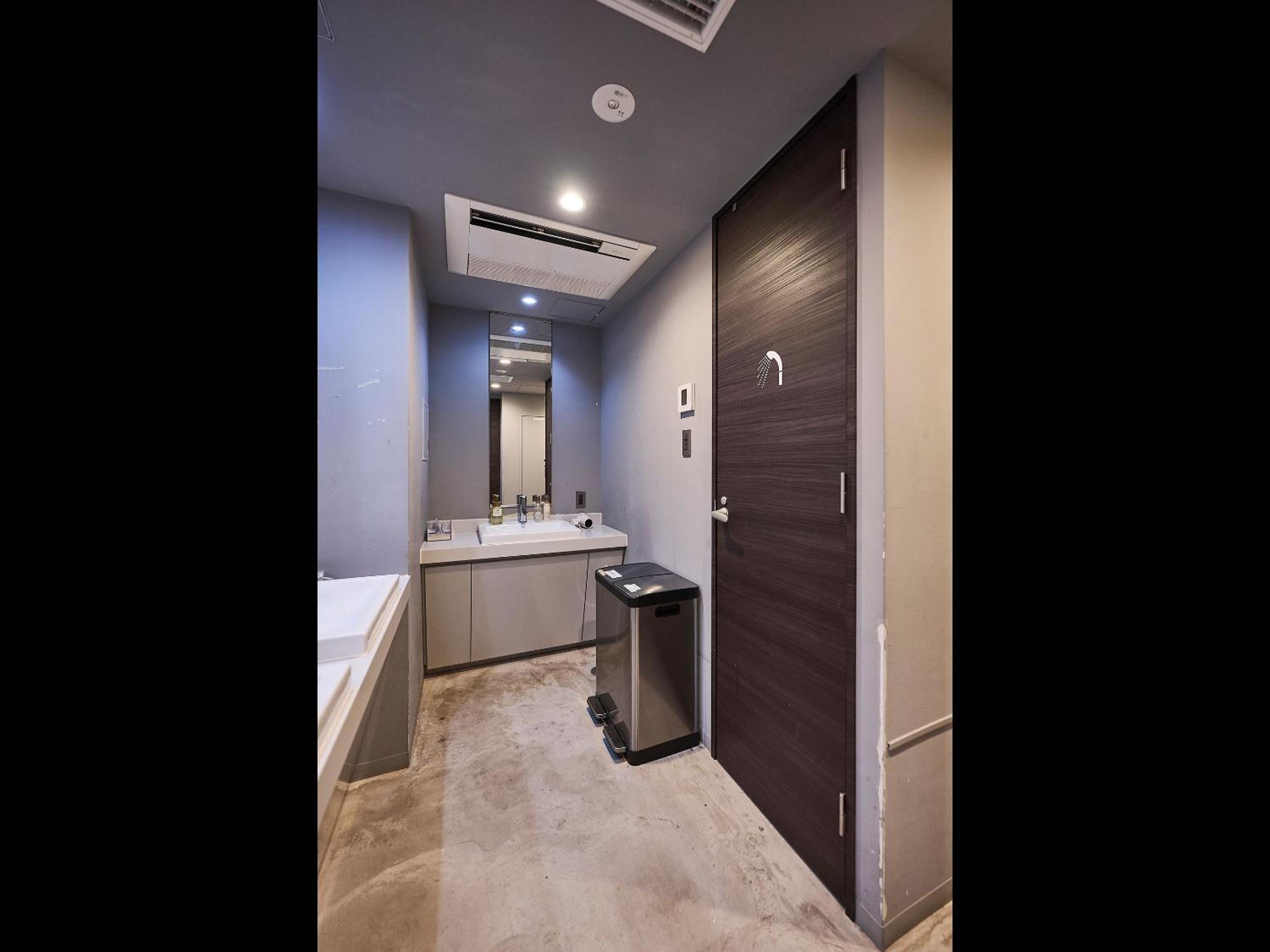 Quadruple Room with Private Bathroom photo 2