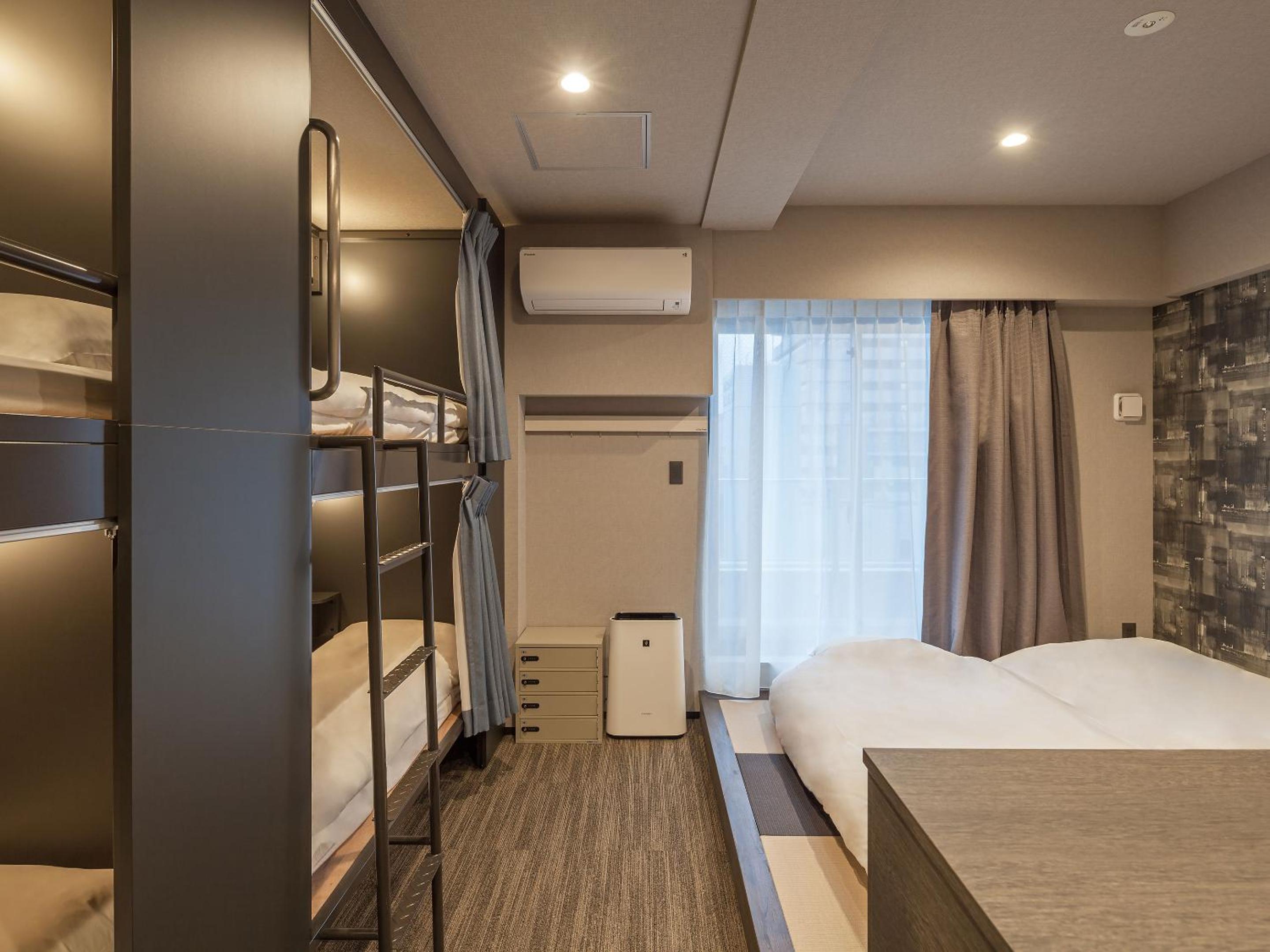Family Room with Private Bathroom photo 1