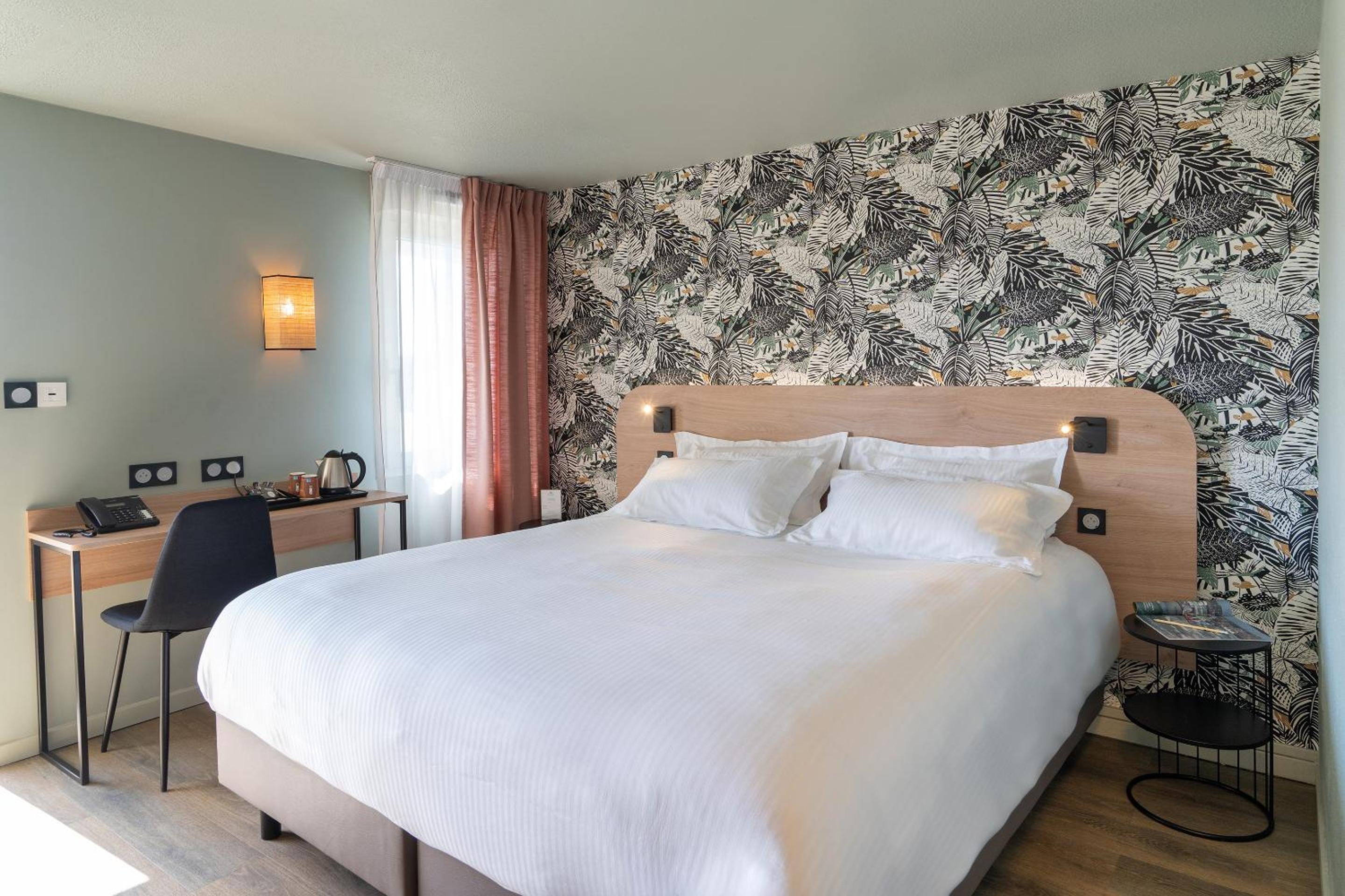 Superior King Room - Non-Smoking - Photo 2