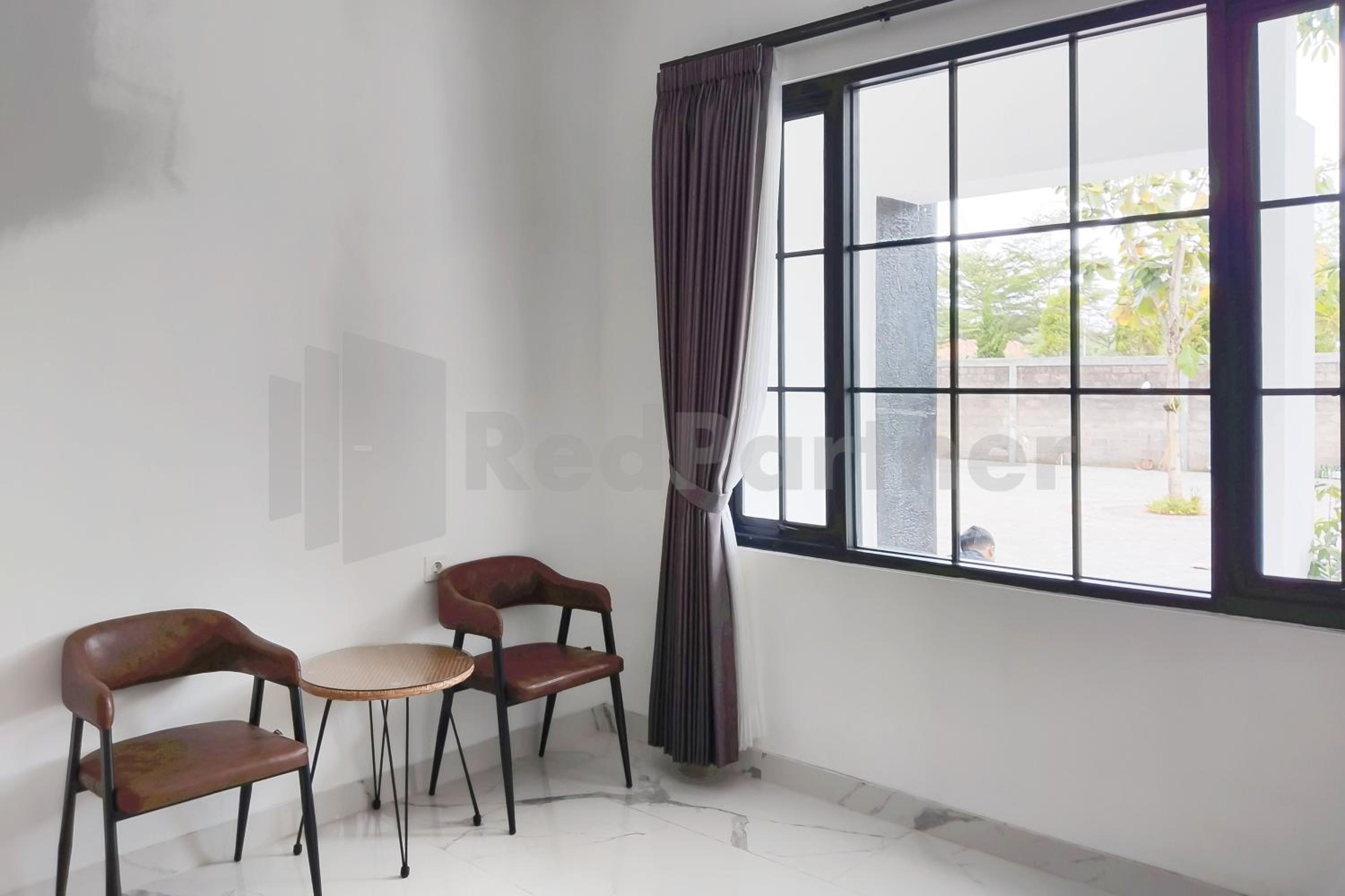 Family Room - Photo 3