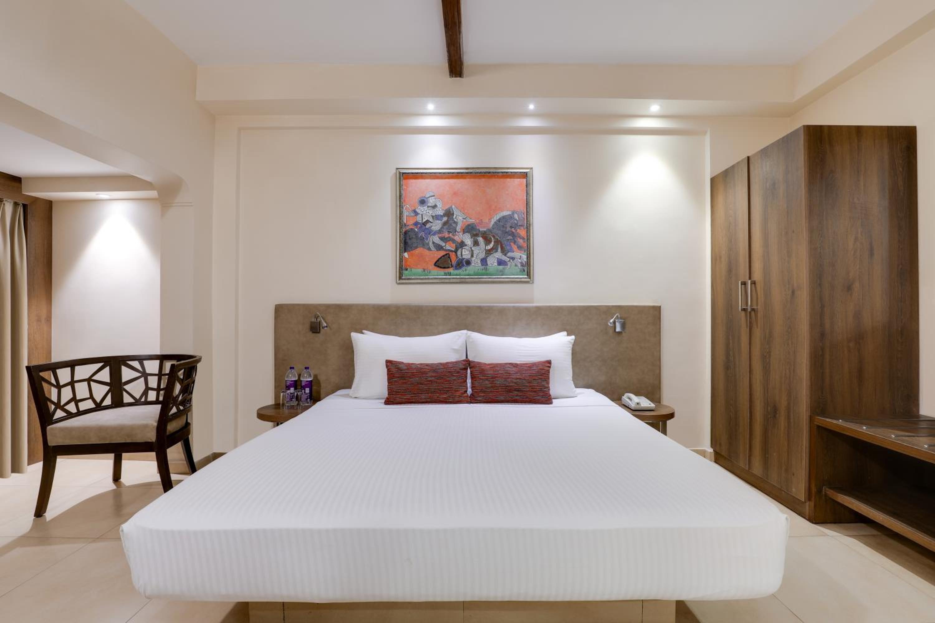 Superior Double Room(2 pints of beer on arrival with each rooms booked) + 20% off on F&B photo 1