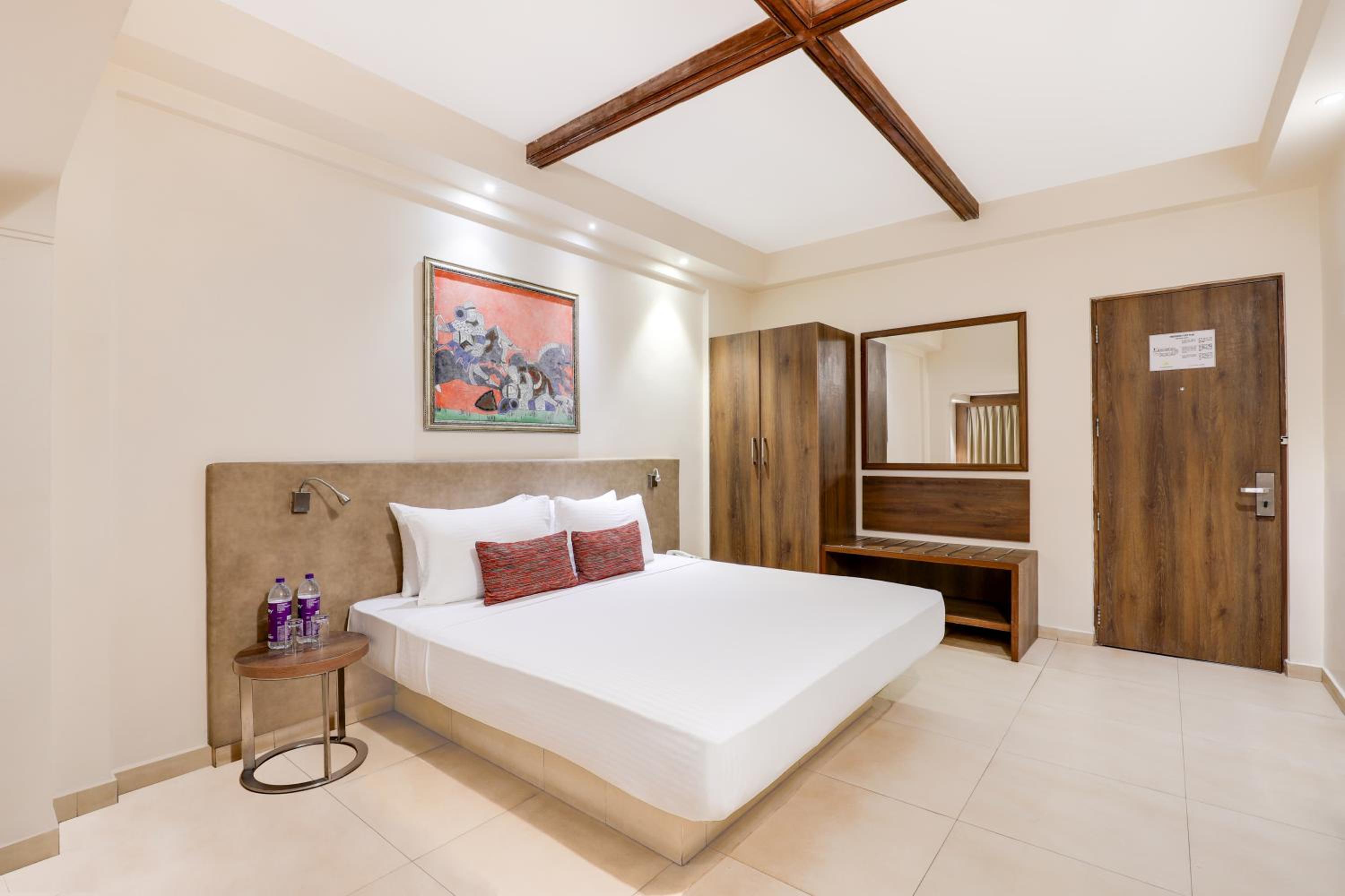 Superior Double Room(2 pints of beer on arrival with each rooms booked) + 20% off on F&B photo 3