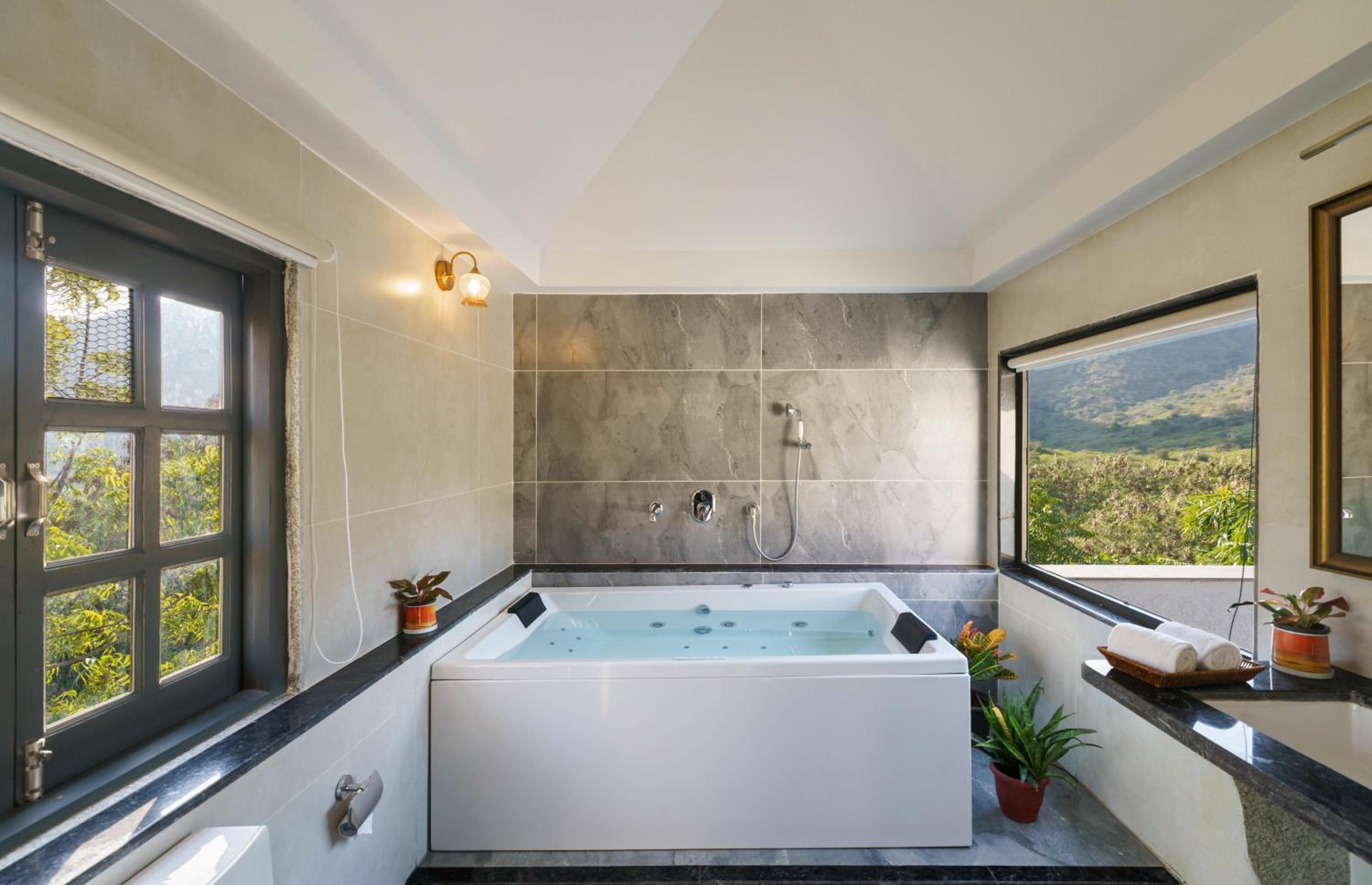 Hill View - Jaccuzi Suite With Private Terrace photo 2