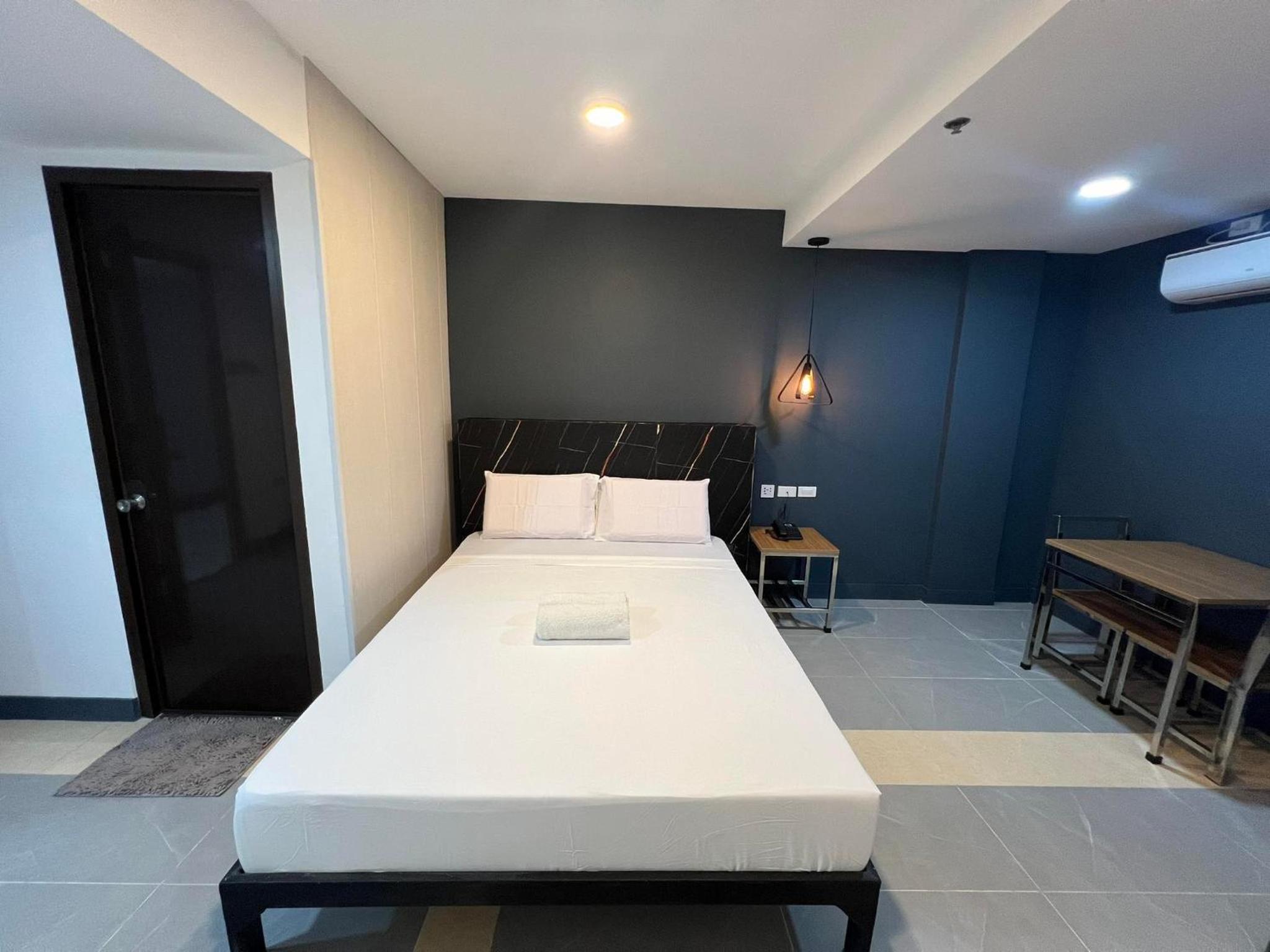 Deluxe Room - Photo 2