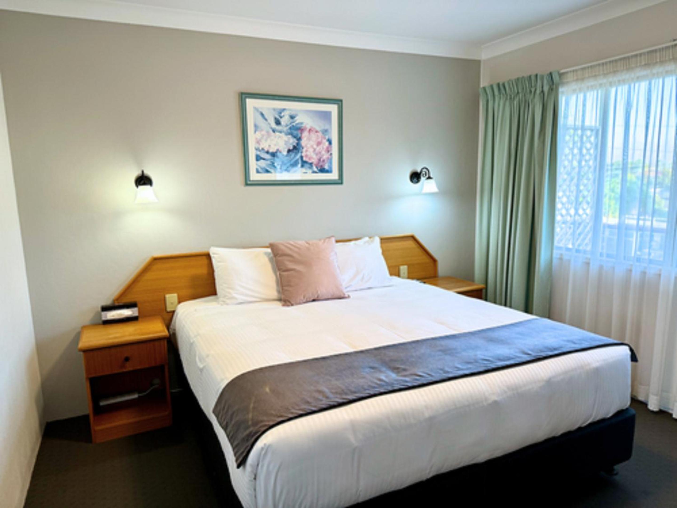 King Suite - Non Smoking - Photo 4