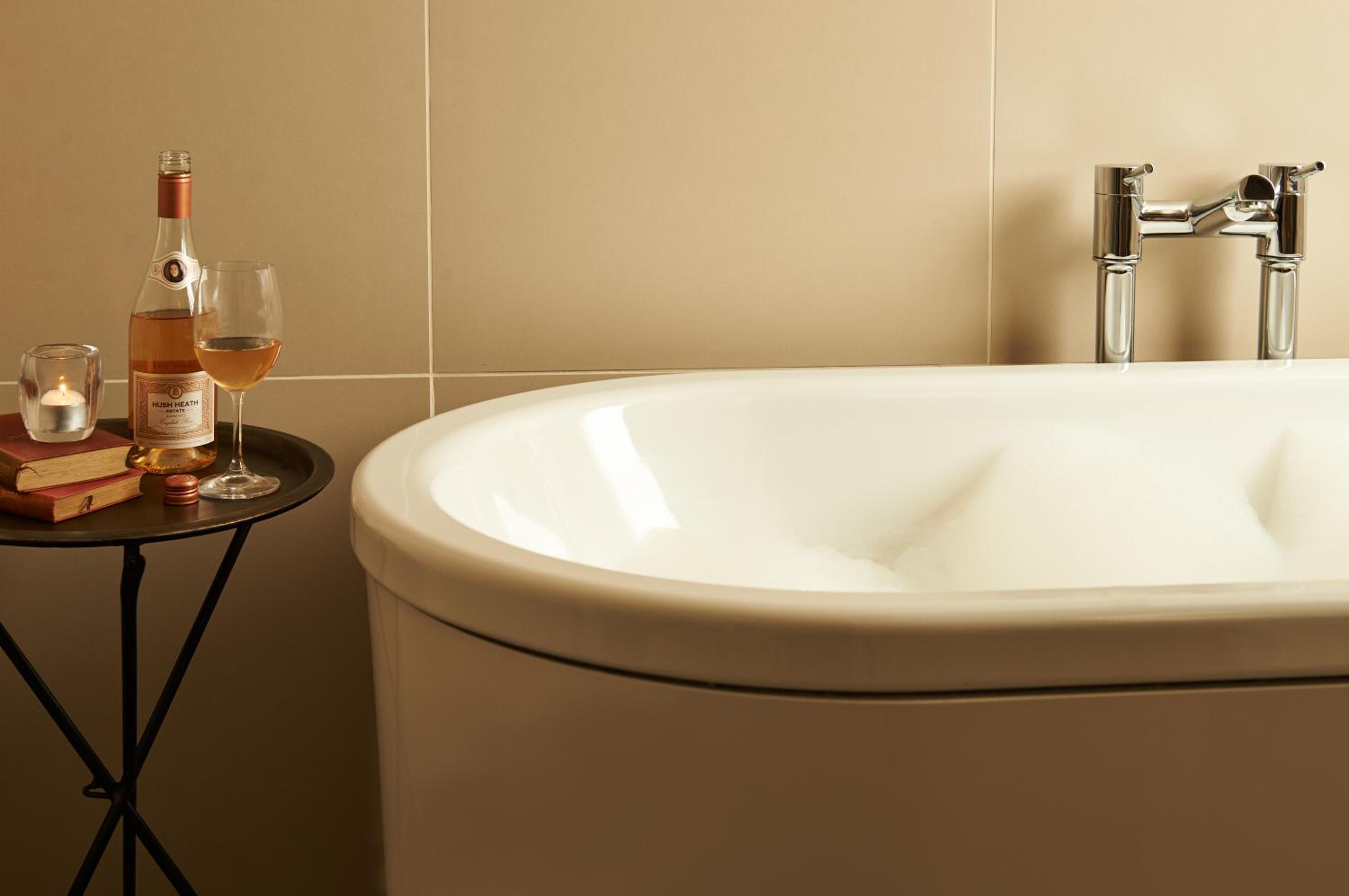 Suite with Balcony thumbnail 6