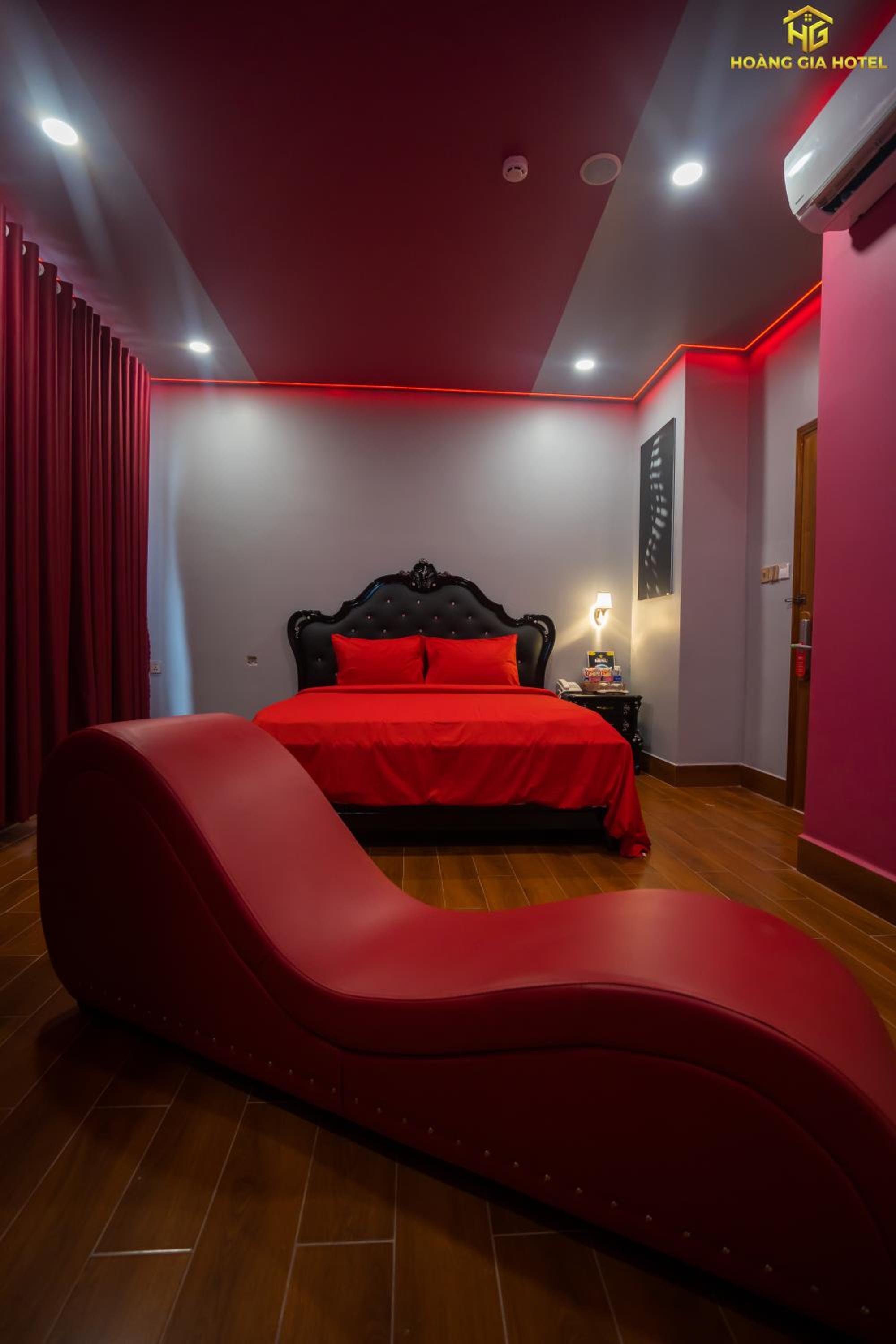 Deluxe Double Room with Bath - Photo 8