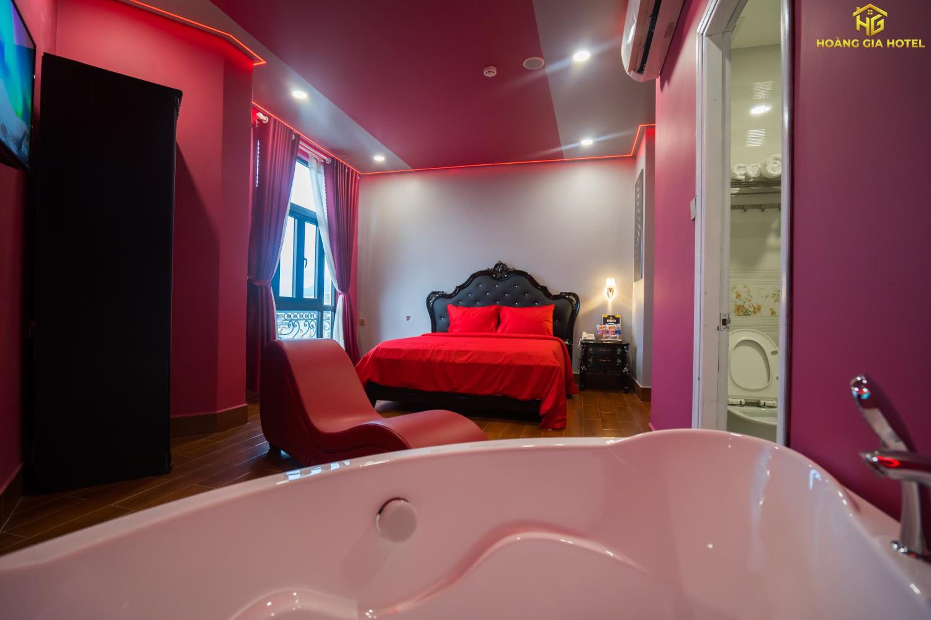 Deluxe Double Room with Bath - Photo 10