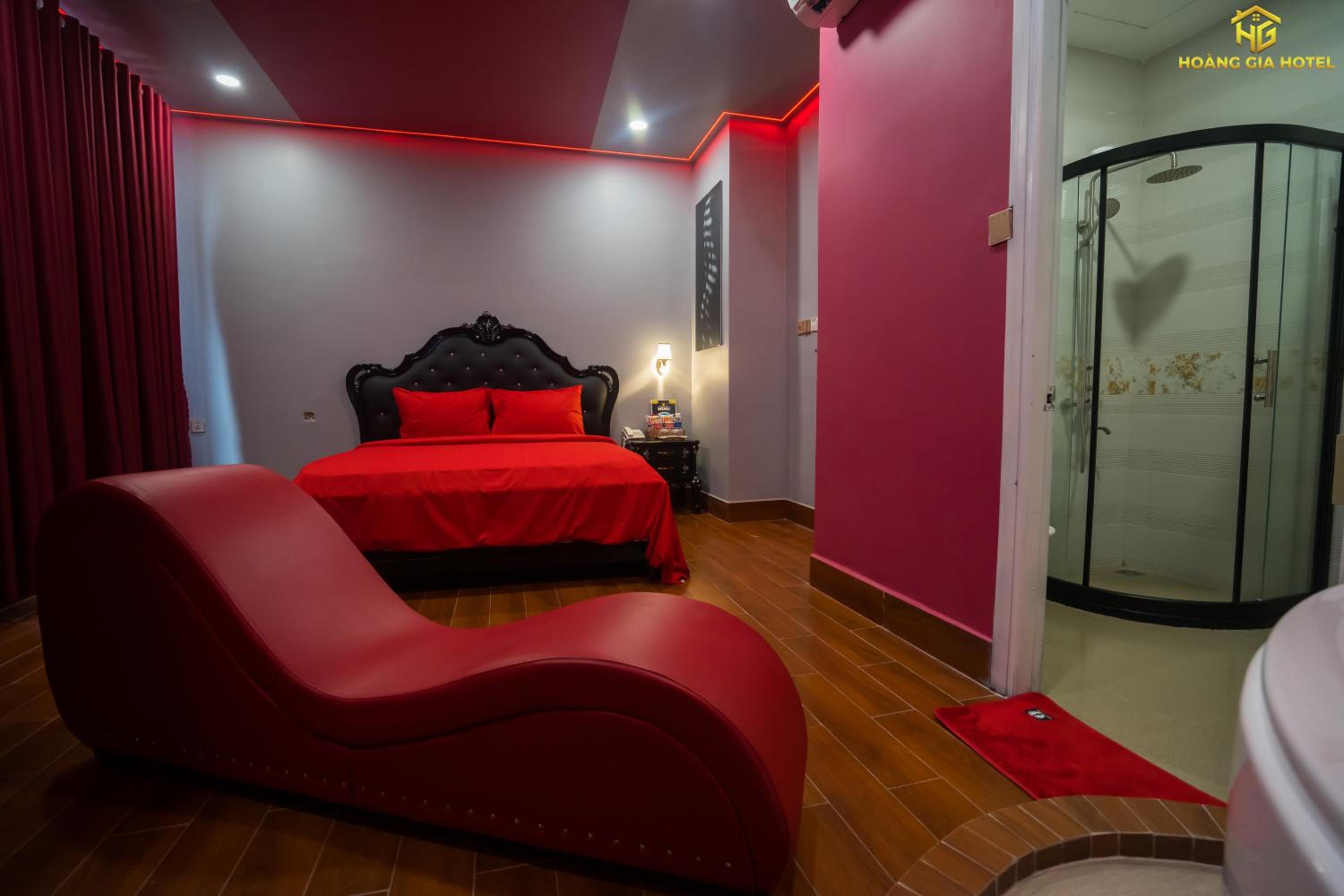 Deluxe Double Room with Bath - Photo 11
