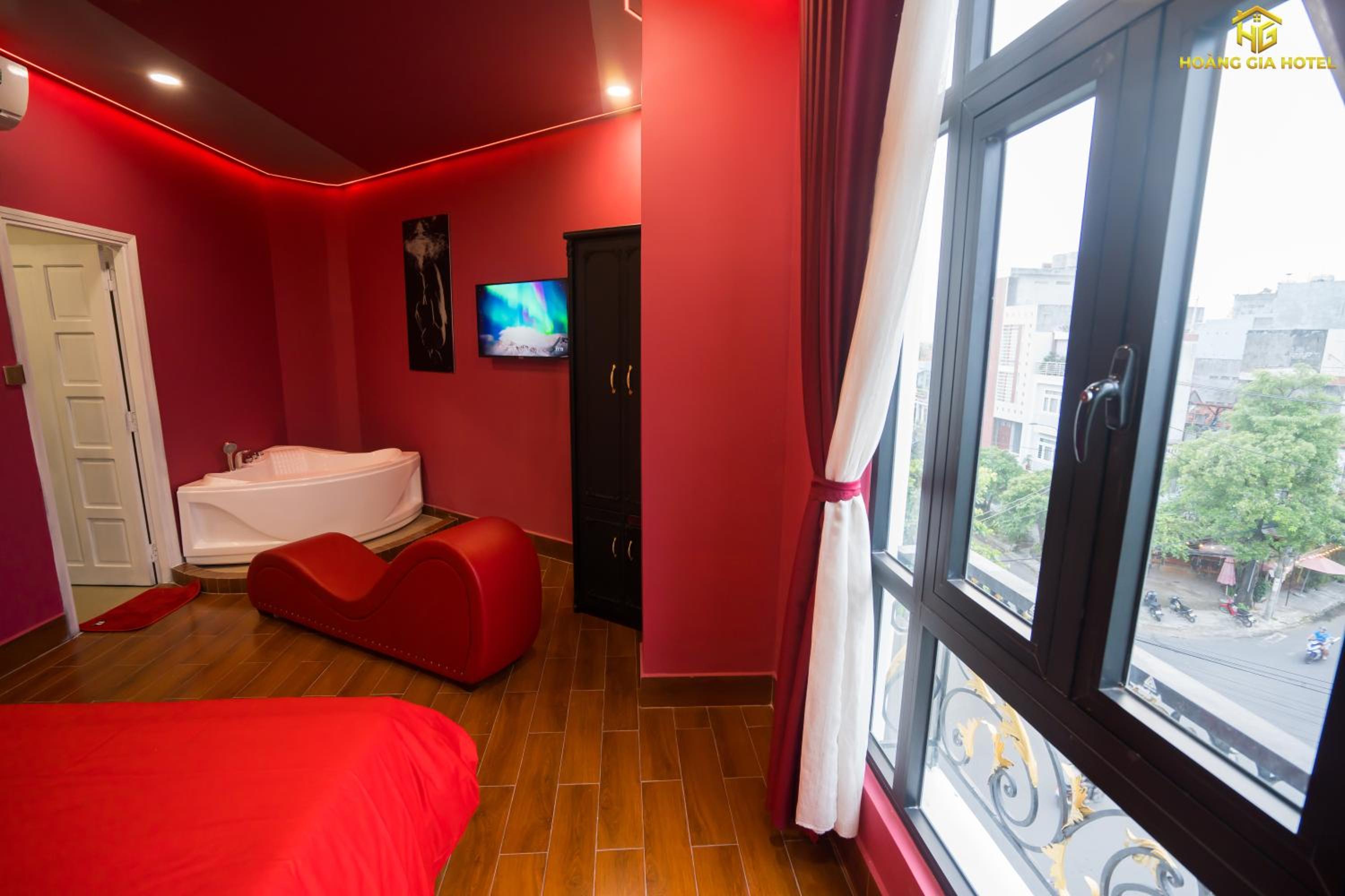 Deluxe Double Room with Bath - Photo 12