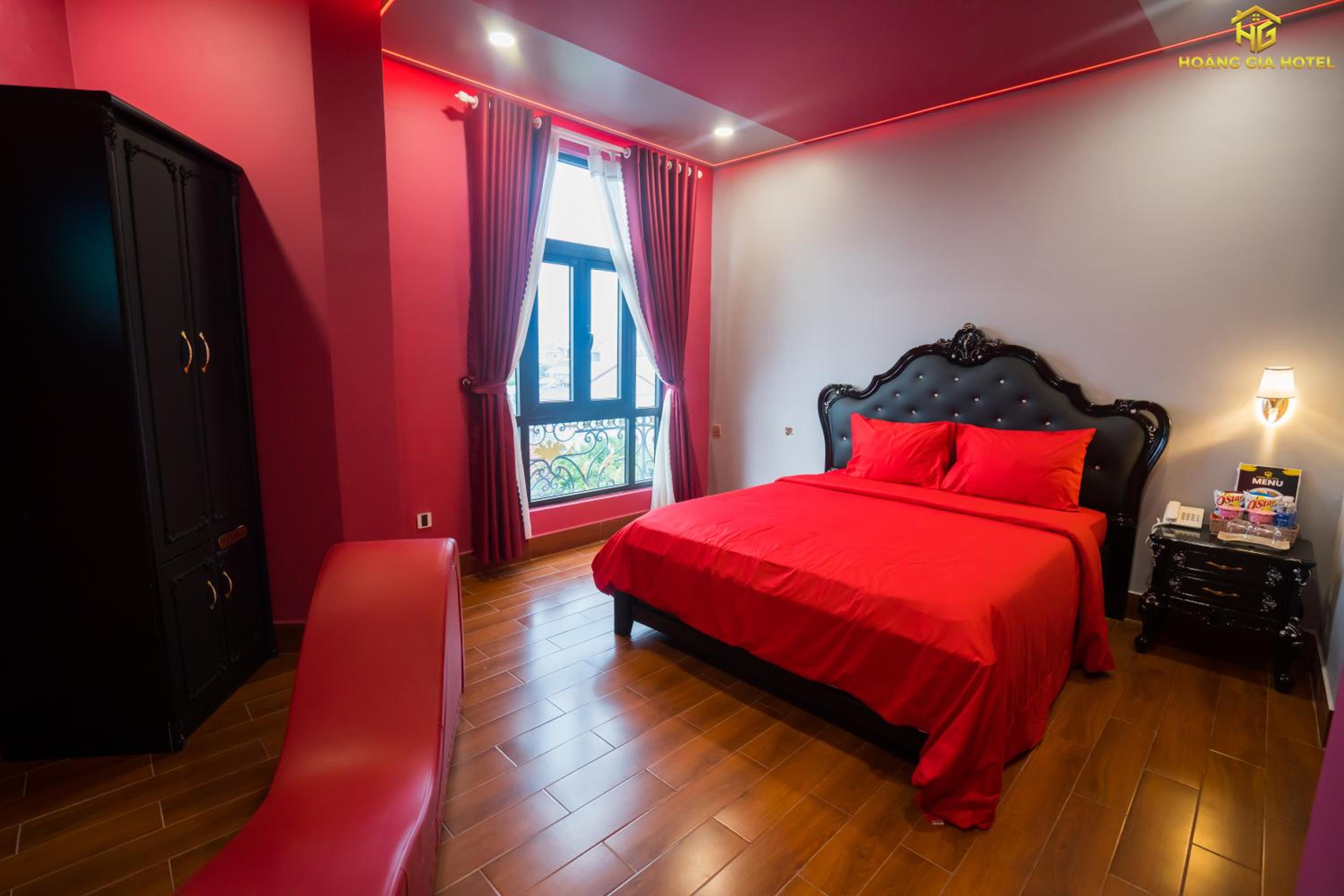 Deluxe Double Room with Bath - Photo 15