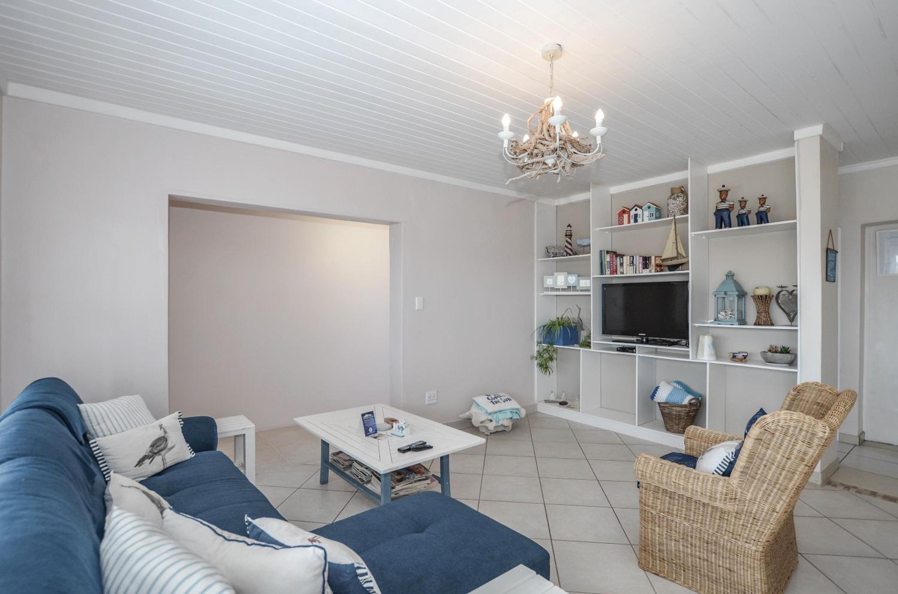 Three-Bedroom House photo 2