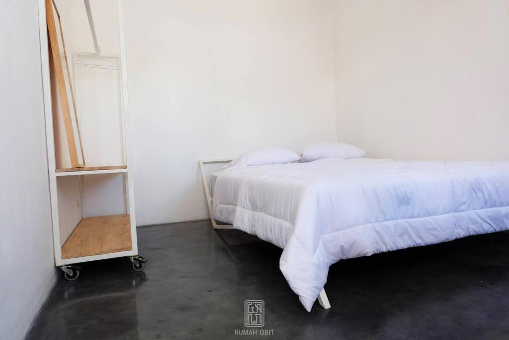 Three-Bedroom House photo 3