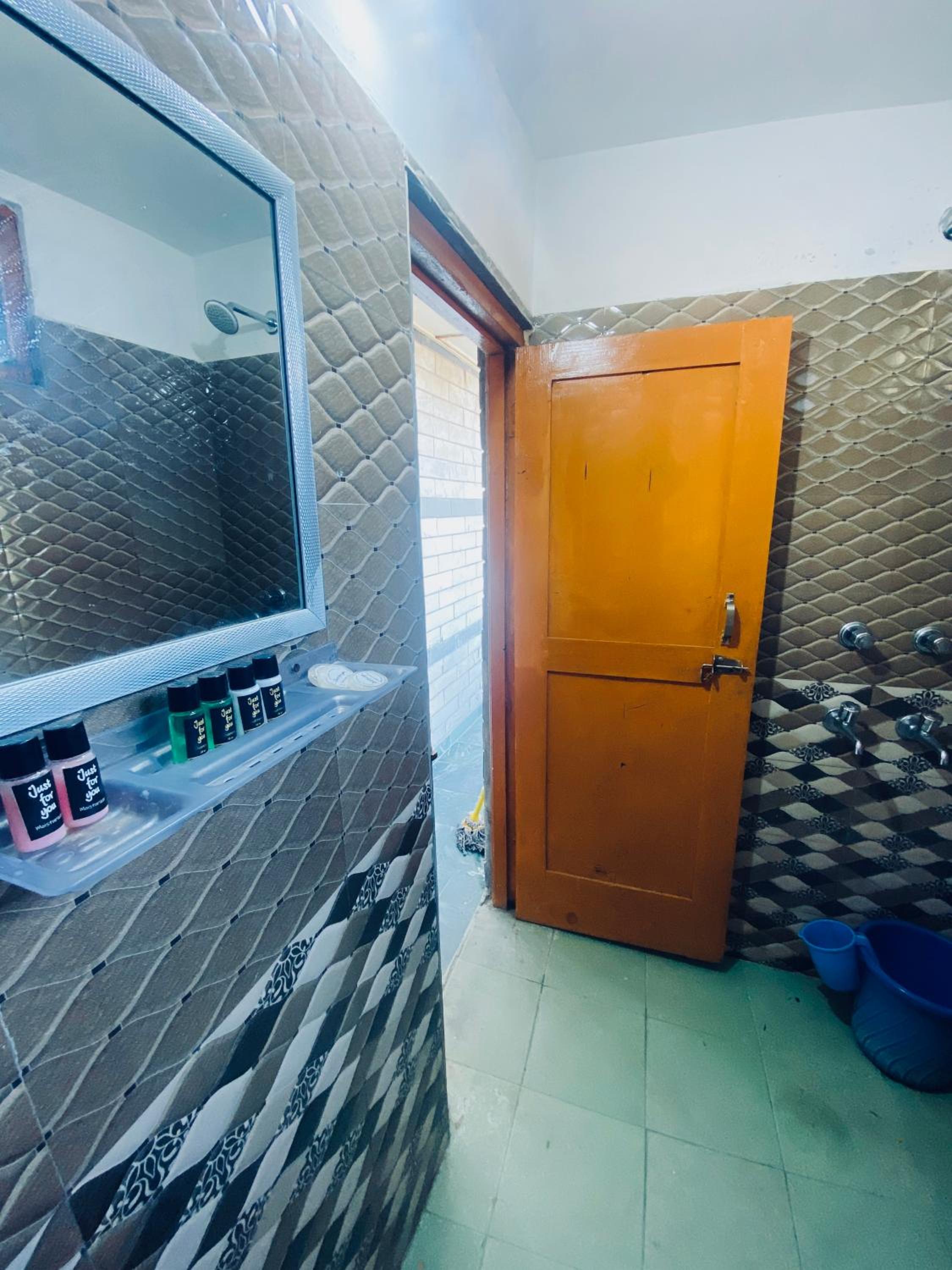 Double Room With Shared Toilet photo 2