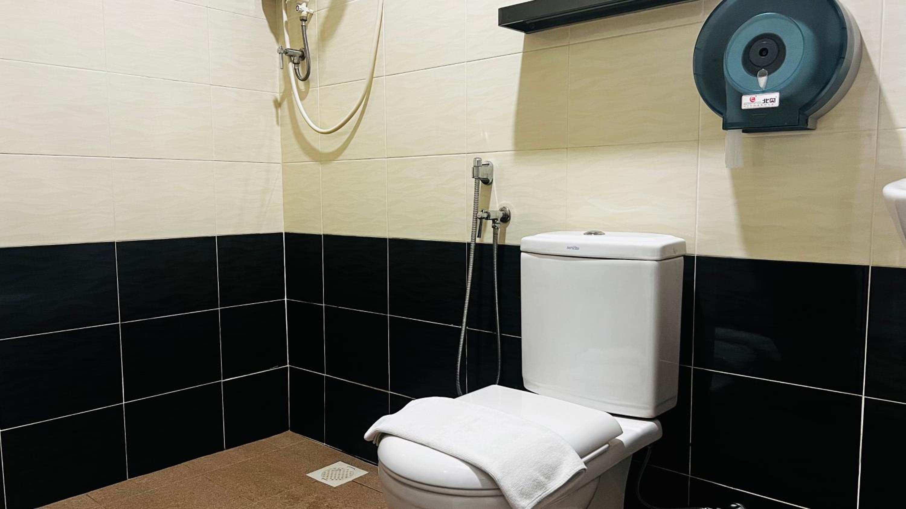Standard Double or Twin Room - Photo 12