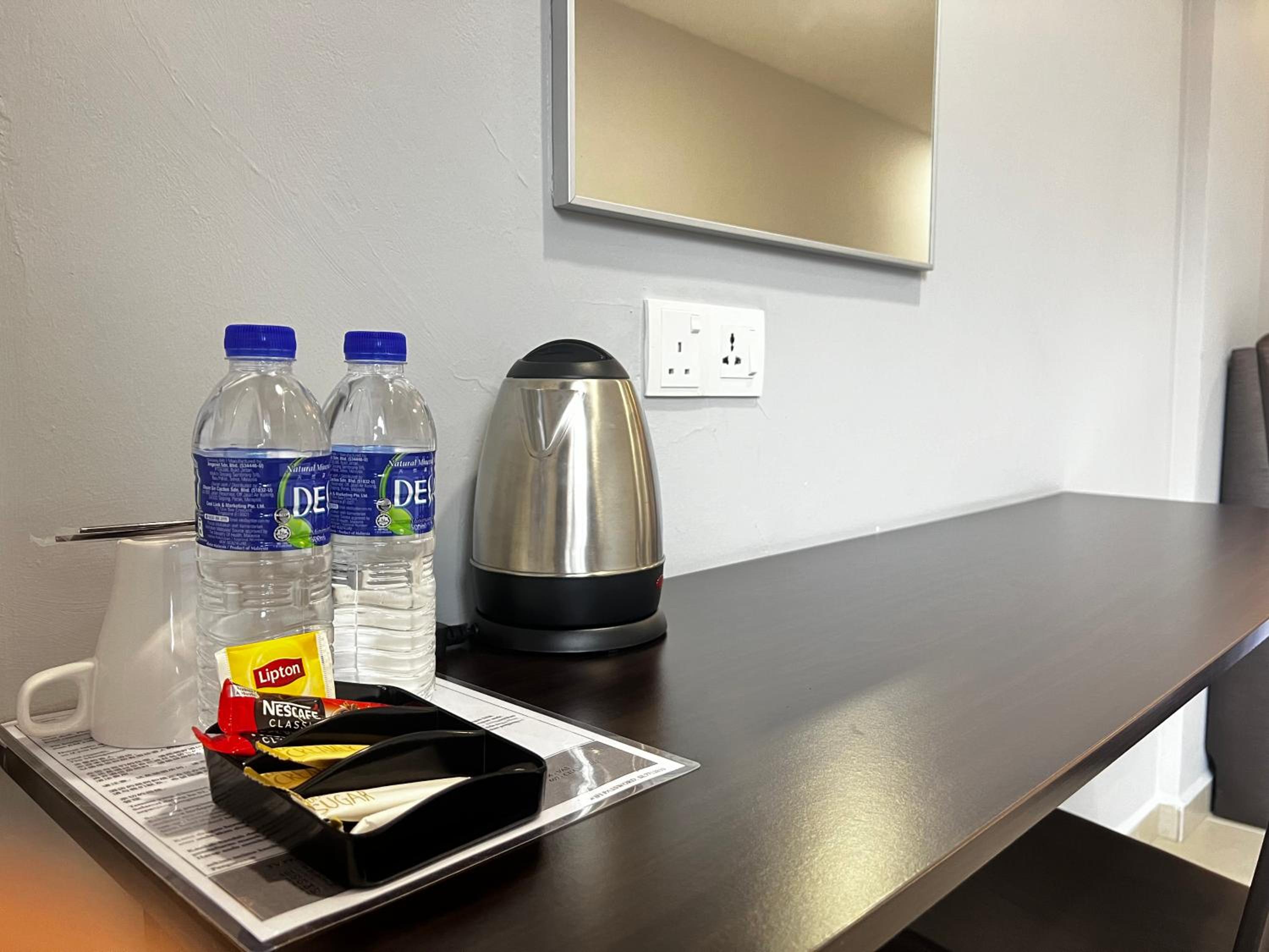 Standard Double or Twin Room - Photo 9