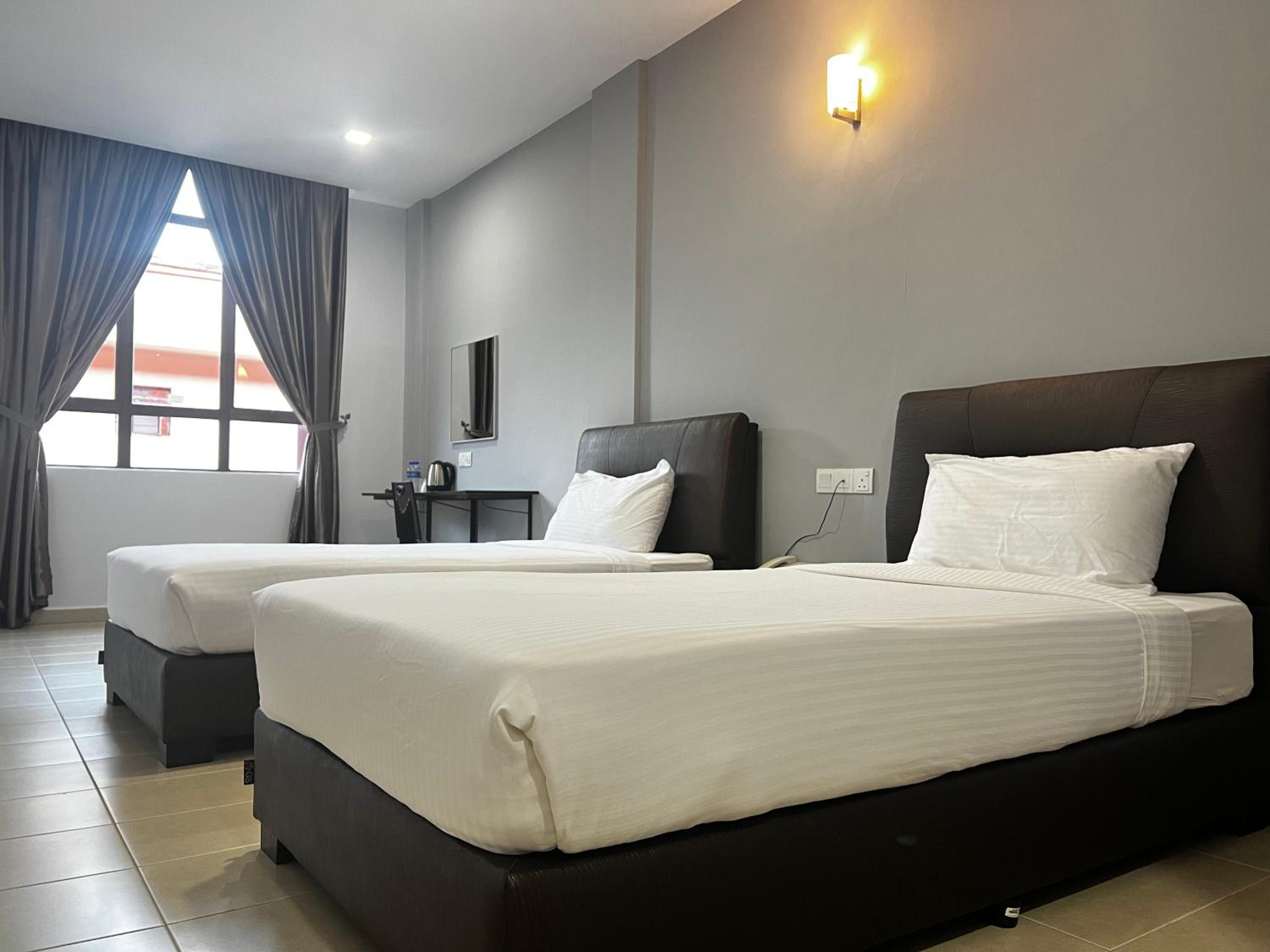 Standard Double or Twin Room - Photo 7