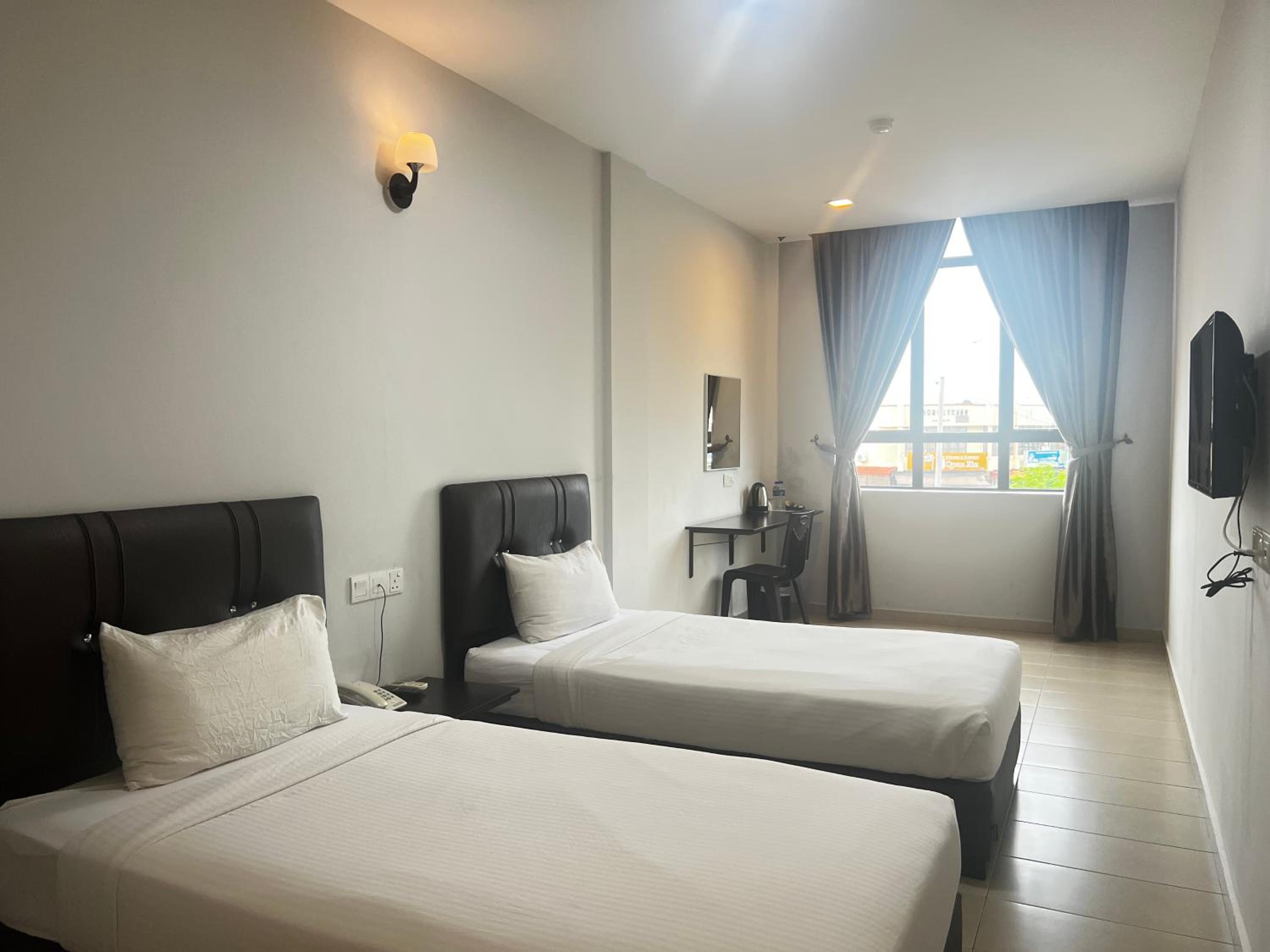 Standard Double or Twin Room - Photo 4