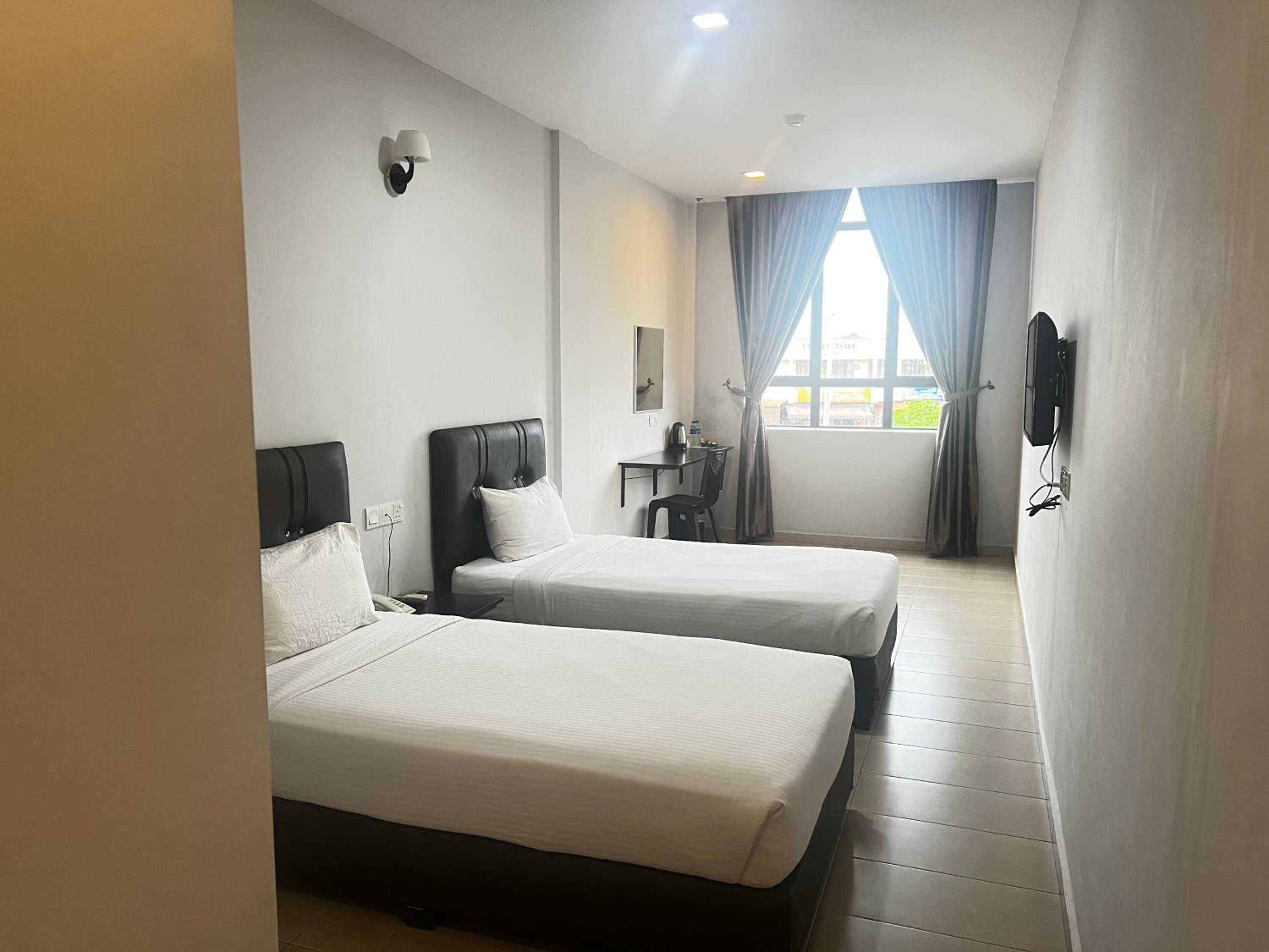 Standard Double or Twin Room - Photo 6