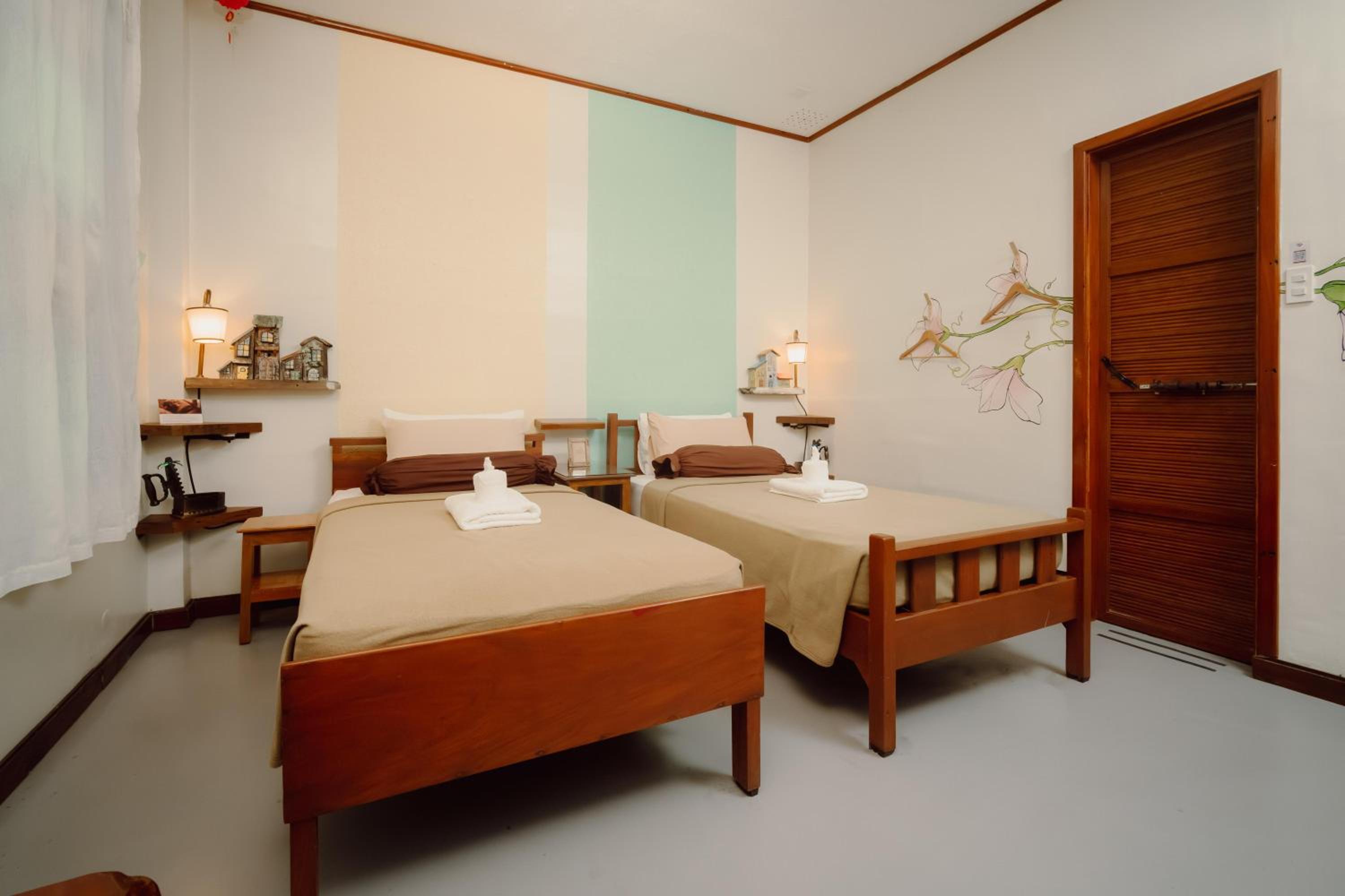 Standard Twin Room - Photo 1