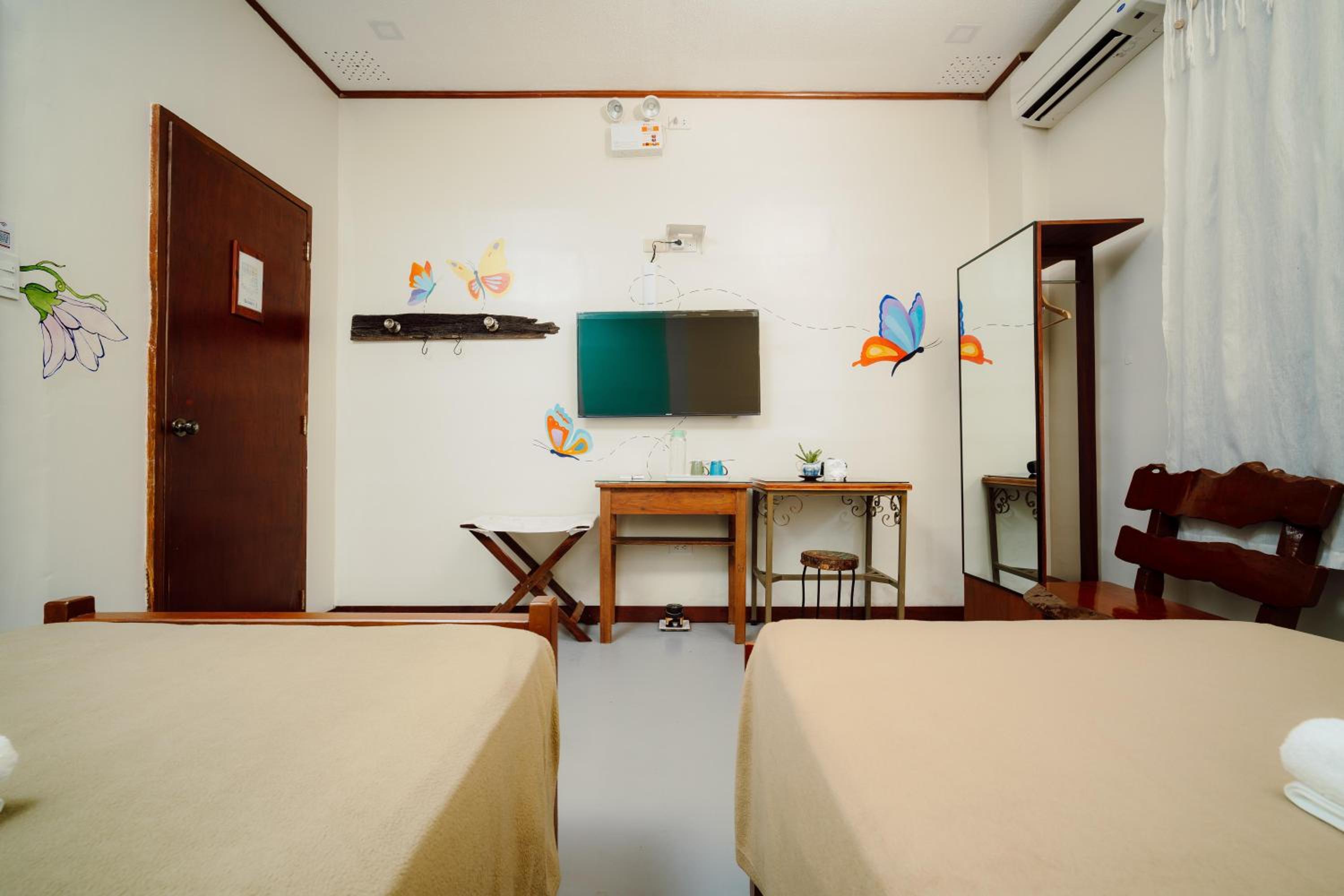 Standard Twin Room - Photo 3