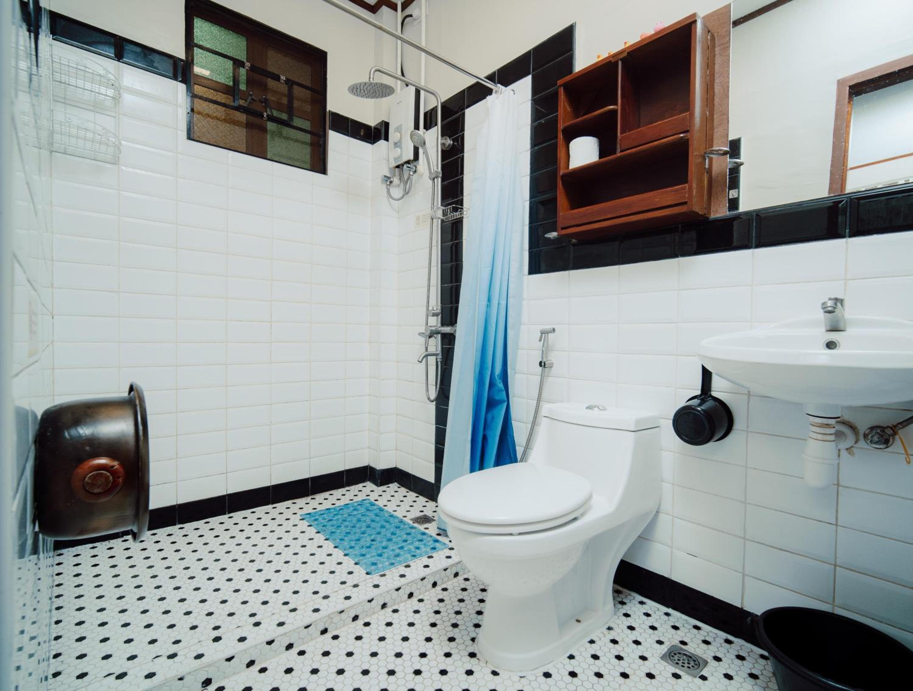 Standard Twin Room - Photo 2