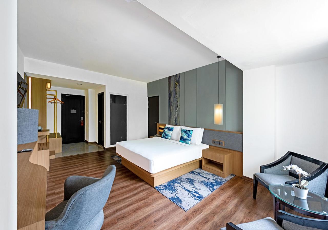 Deluxe King Room - Photo 5