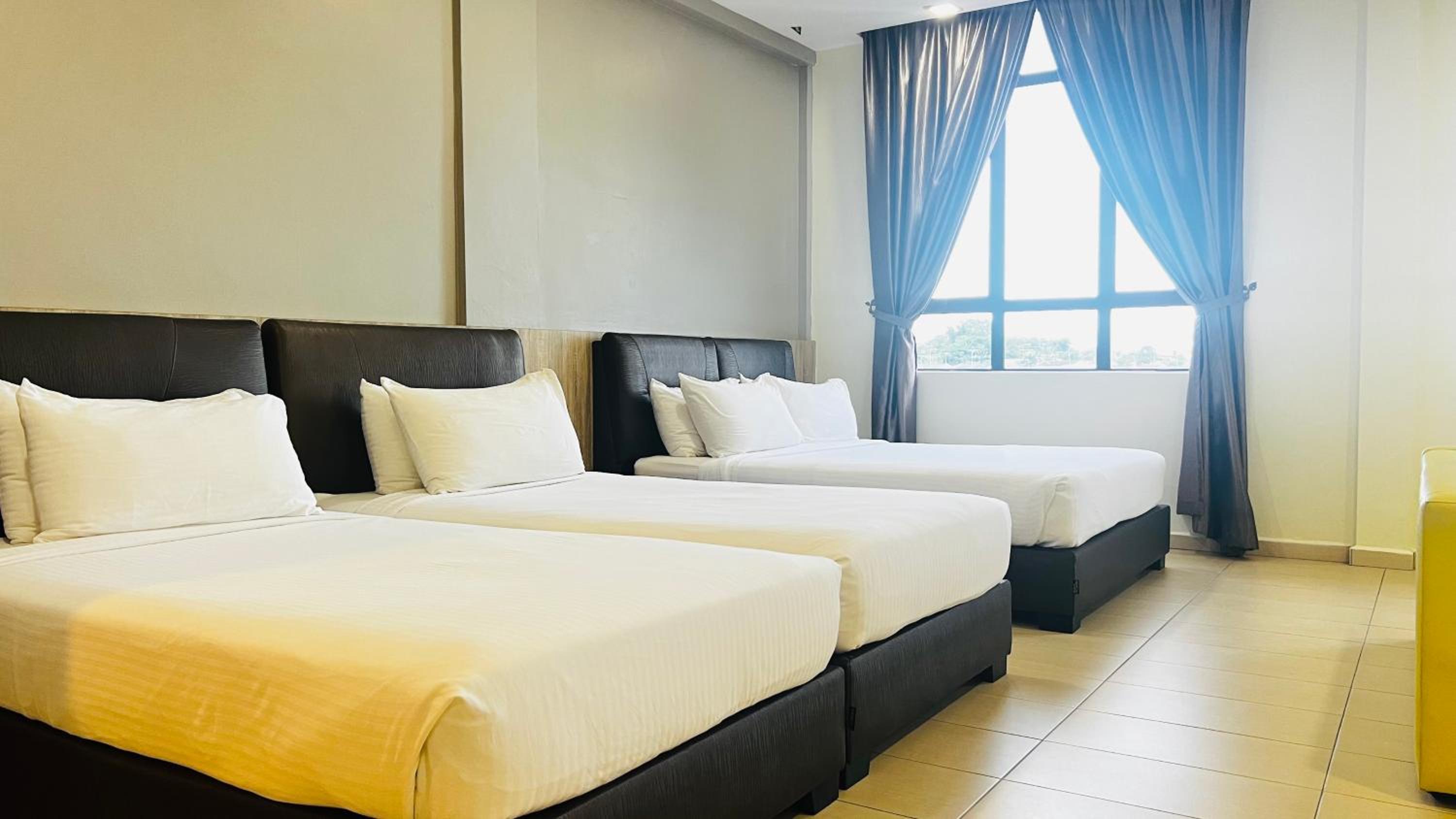 Quadruple Room - Photo 7