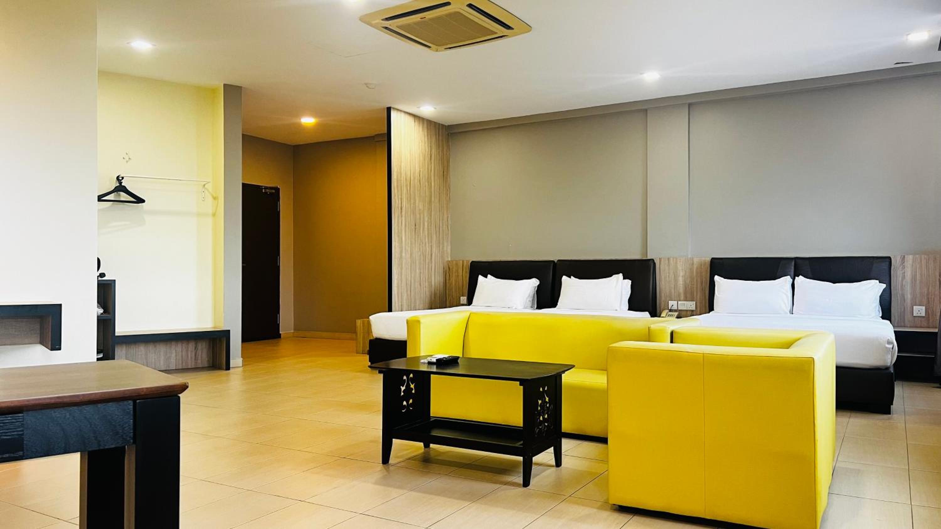 Quadruple Room - Photo 5