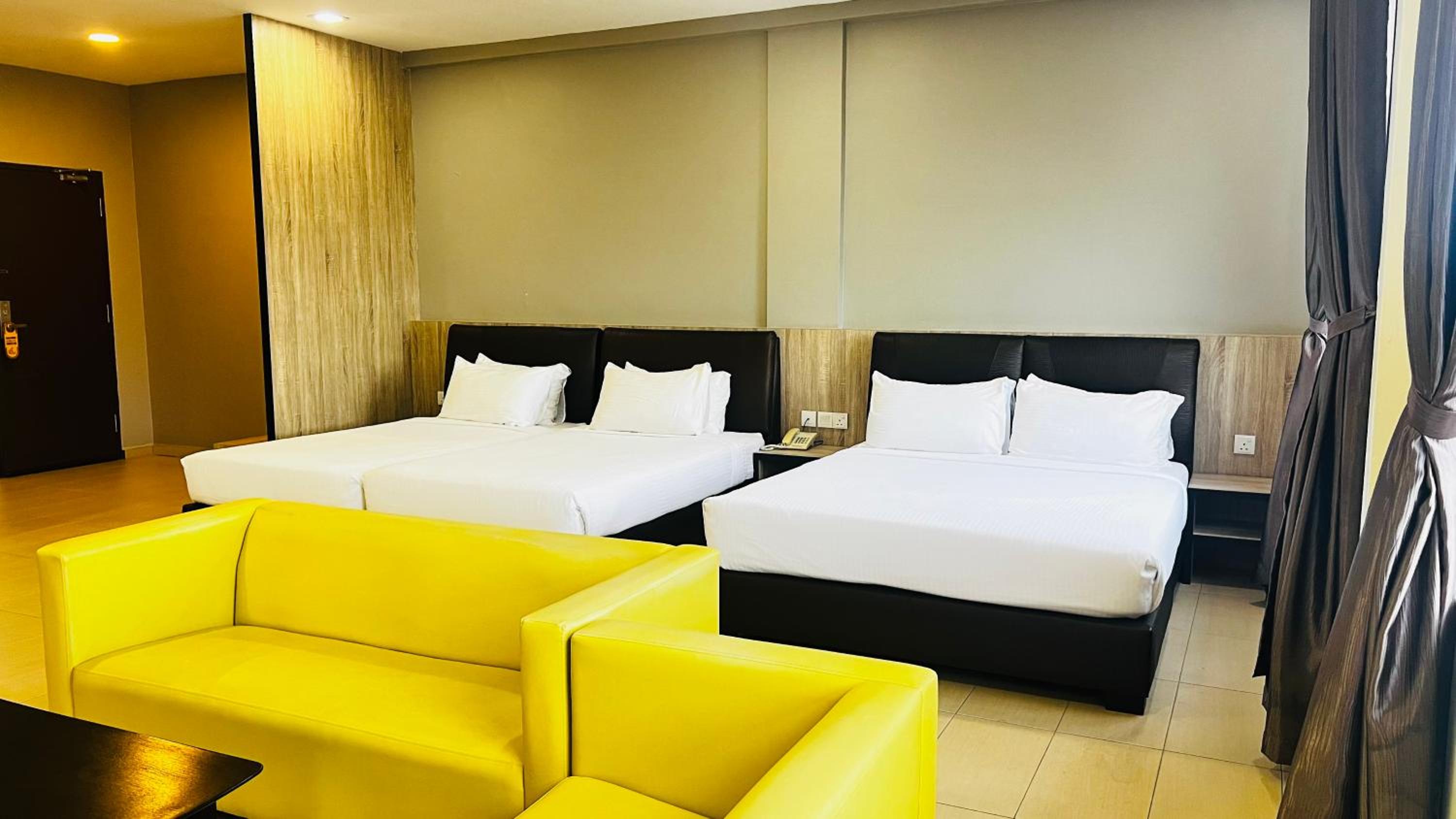 Quadruple Room - Photo 8