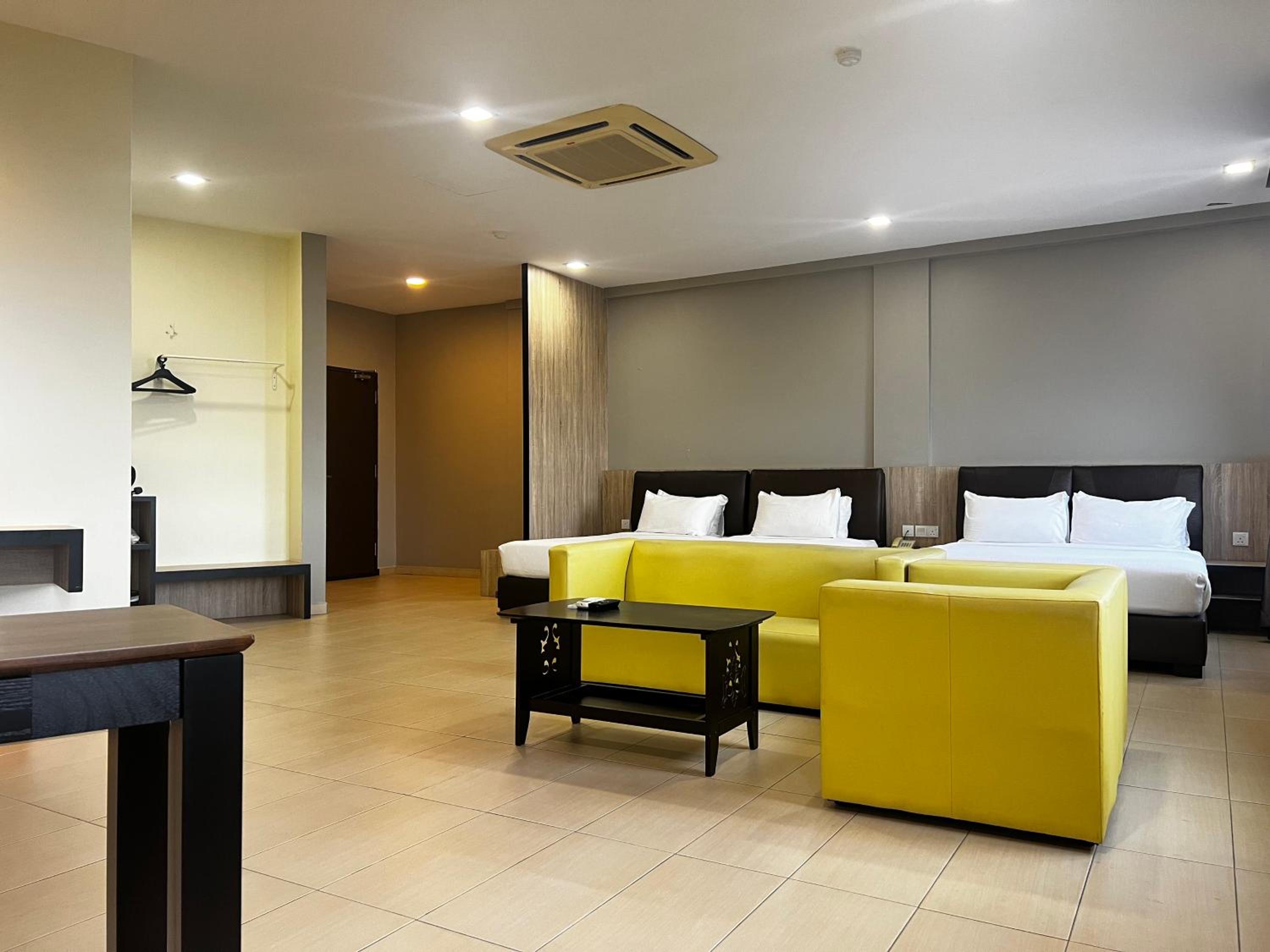 Quadruple Room - Photo 10