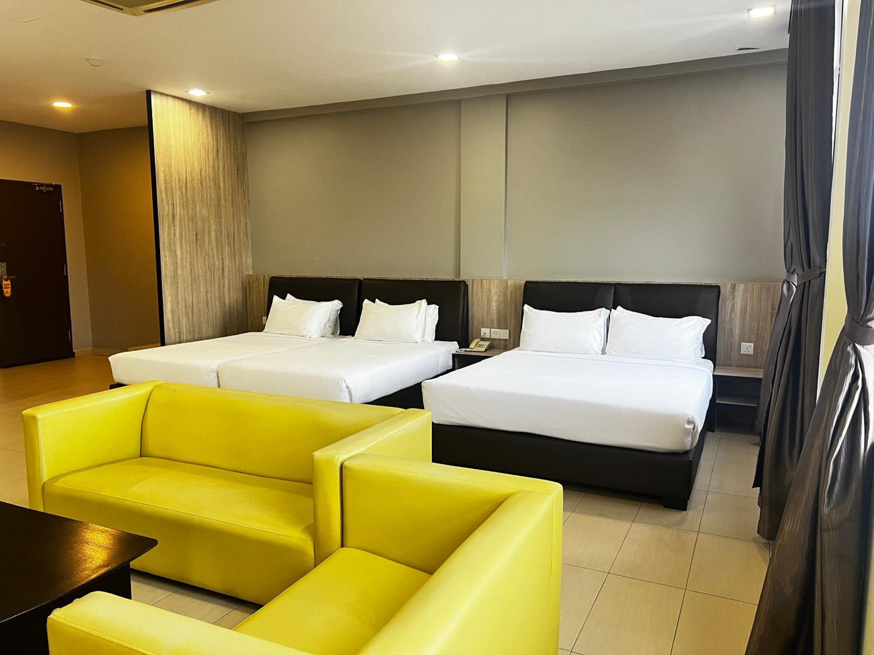 Quadruple Room - Photo 14