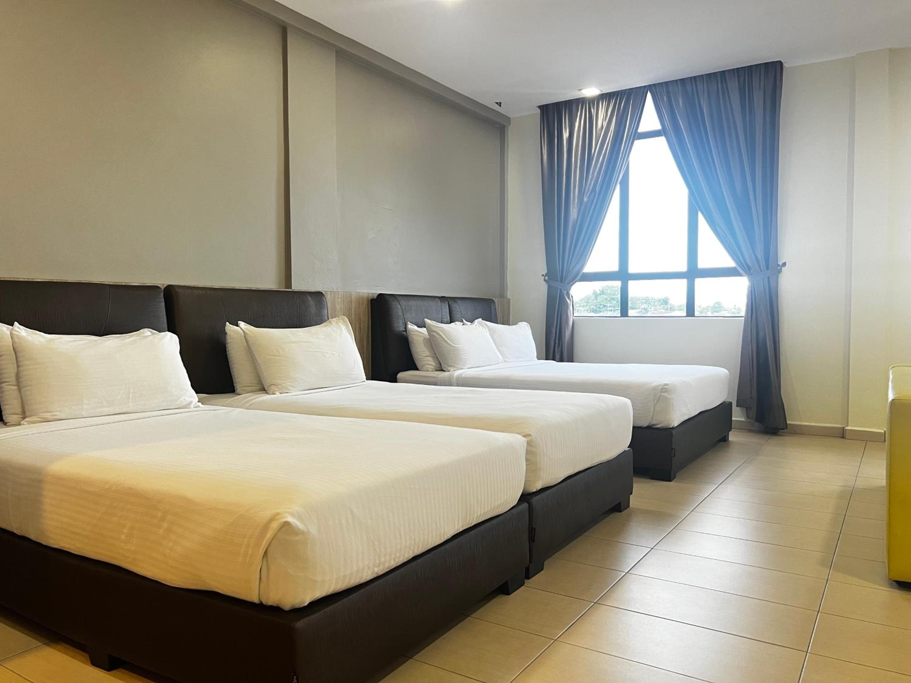 Quadruple Room - Photo 15