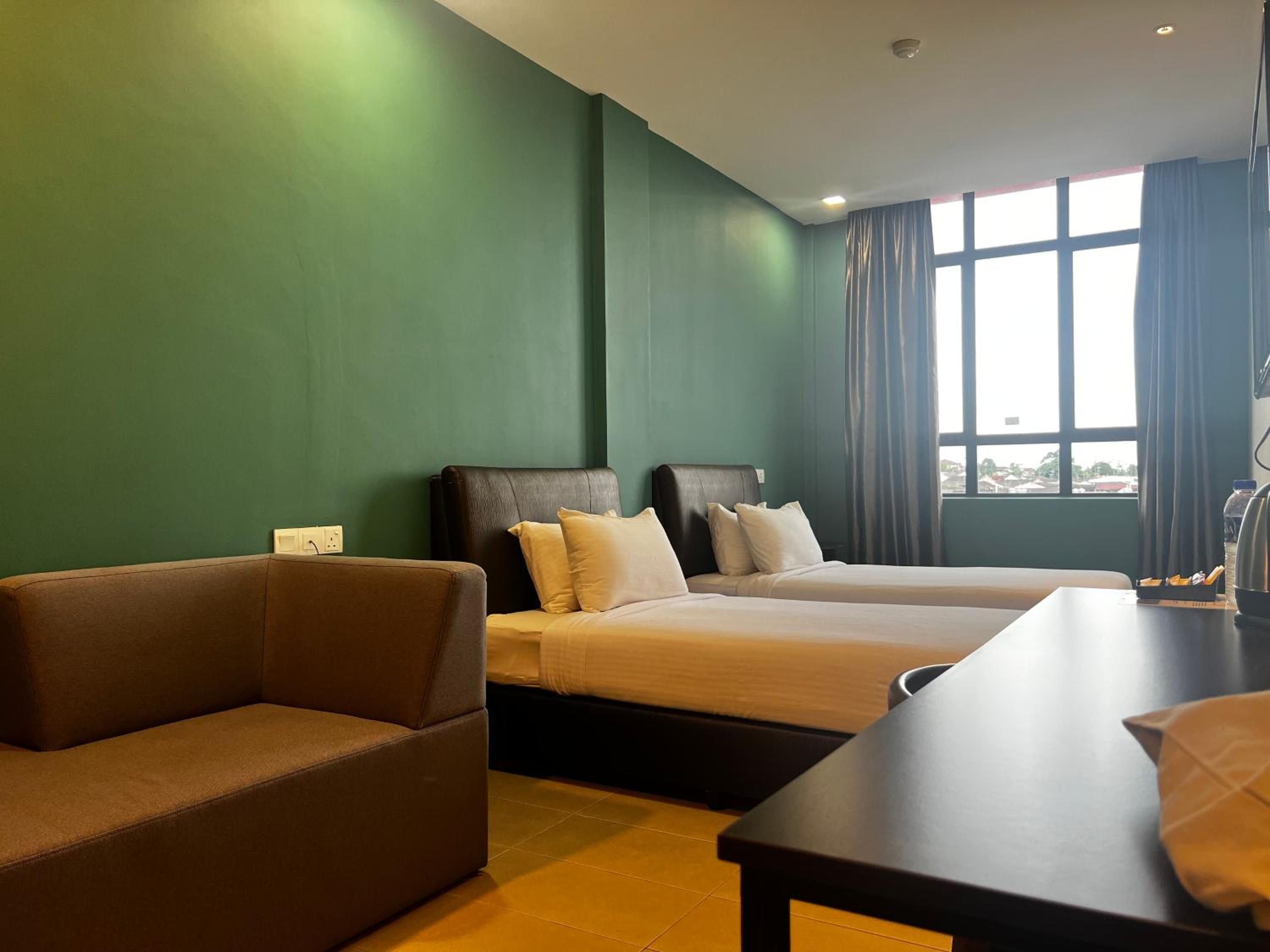 Deluxe Twin Room - Photo 11